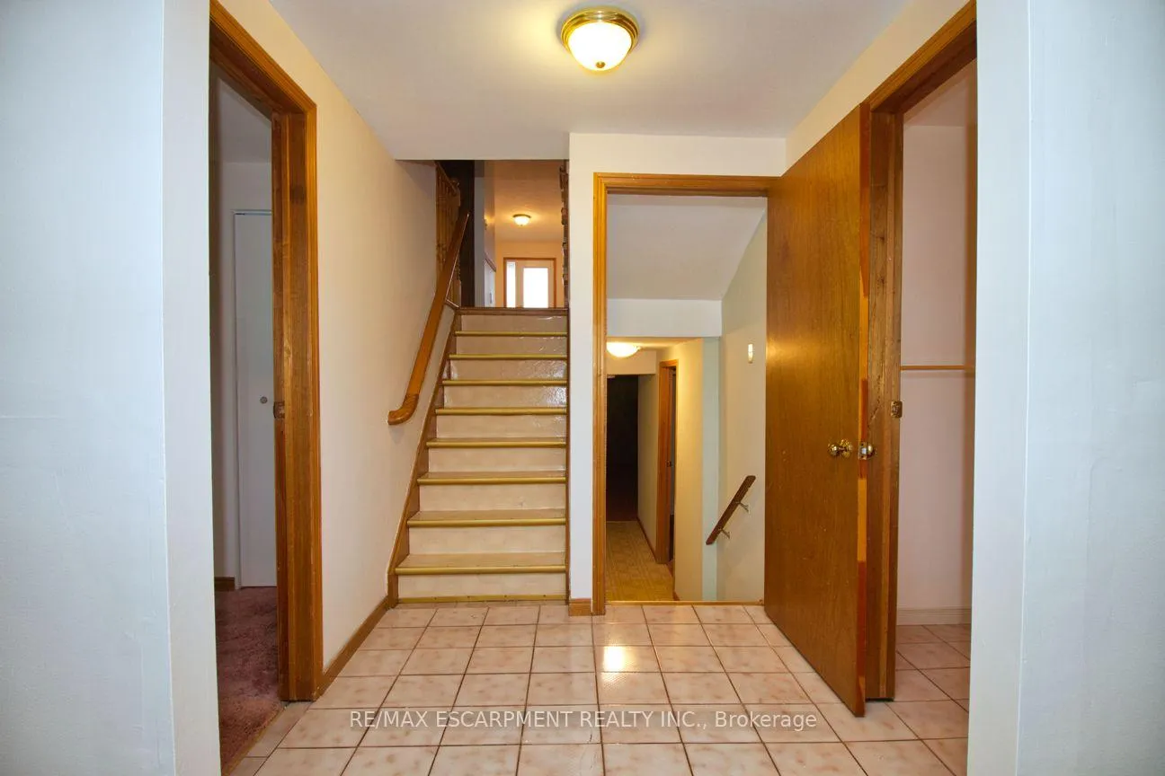 Photo 11 of 31 Carriagegate Drive, Hamilton, Thorner — HOMEH