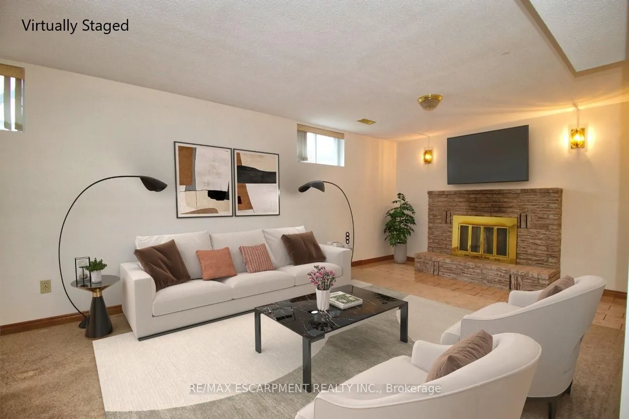 Photo 12 of 31 Carriagegate Drive, Hamilton, Thorner — HOMEH
