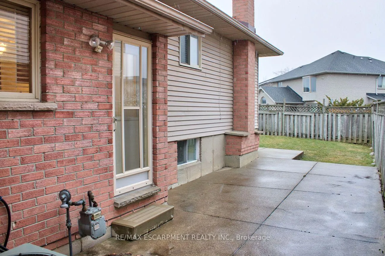 Photo 17 of 31 Carriagegate Drive, Hamilton, Thorner — HOMEH