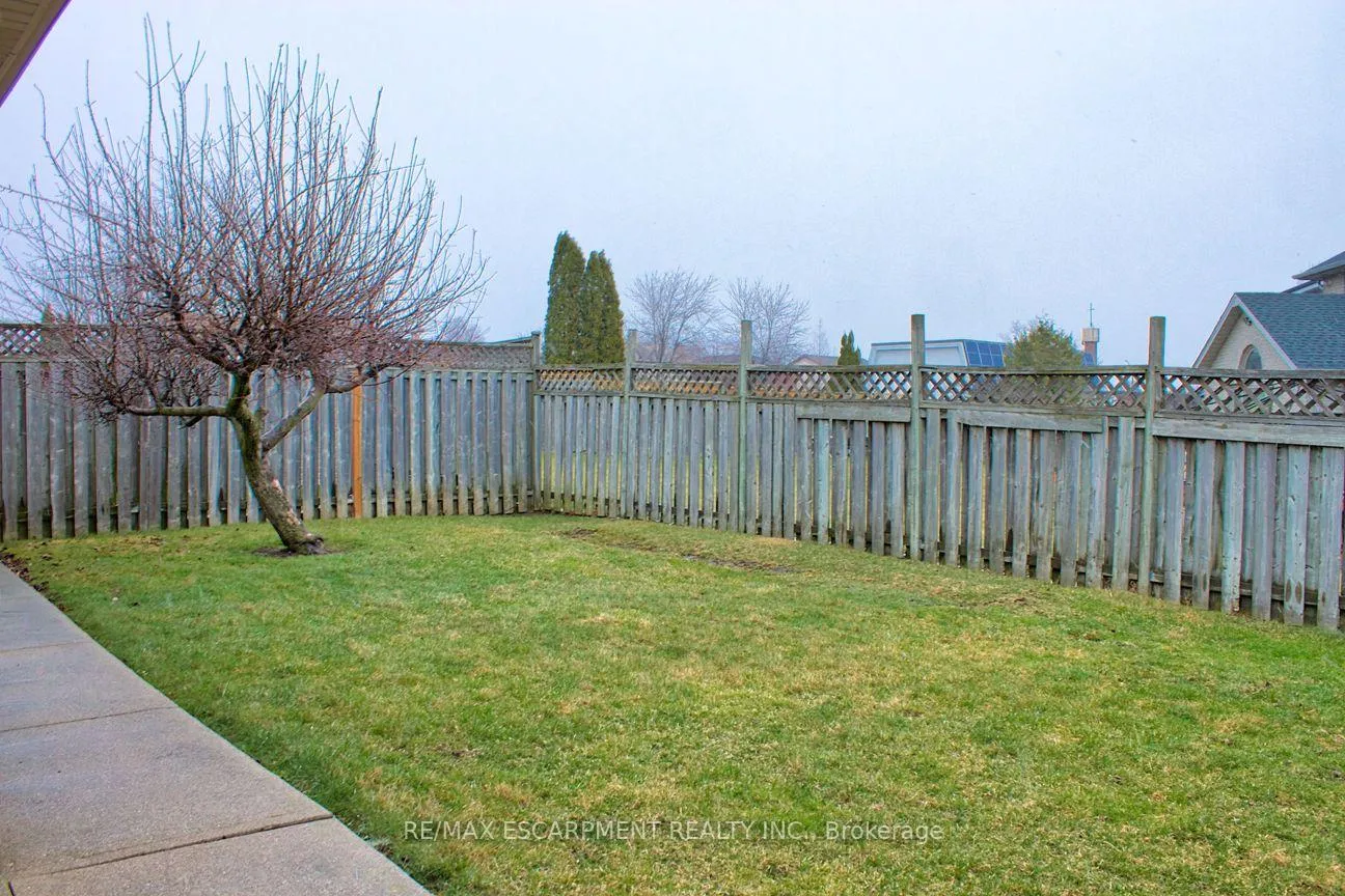 Photo 18 of 31 Carriagegate Drive, Hamilton, Thorner — HOMEH
