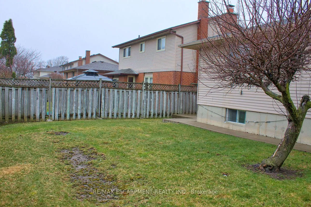 Photo 19 of 31 Carriagegate Drive, Hamilton, Thorner — HOMEH