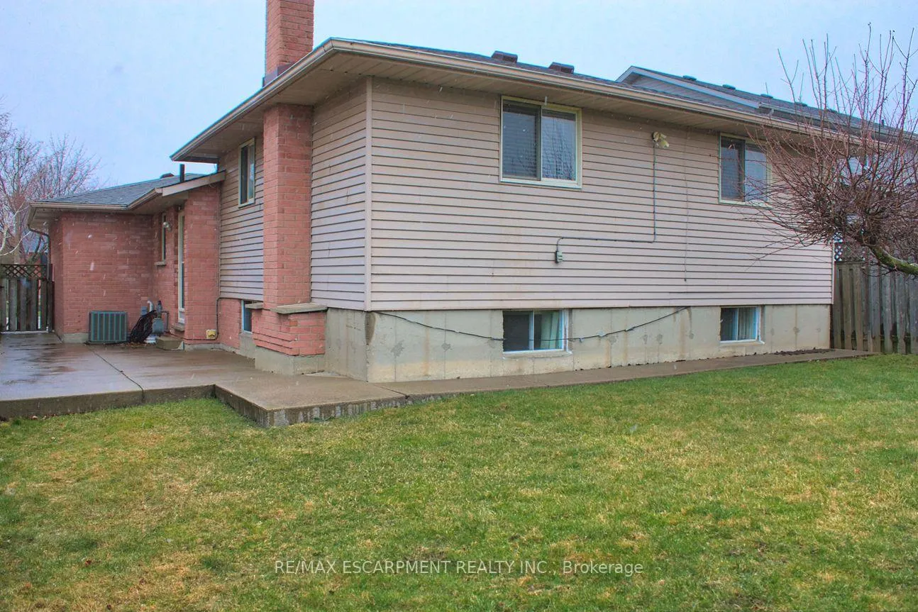 Photo 20 of 31 Carriagegate Drive, Hamilton, Thorner — HOMEH