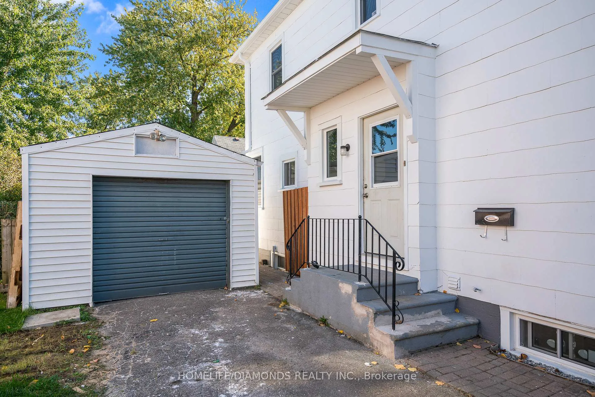Photo 4 of 5782 Byng Avenue, Niagara Falls, Hospital — HOMEH