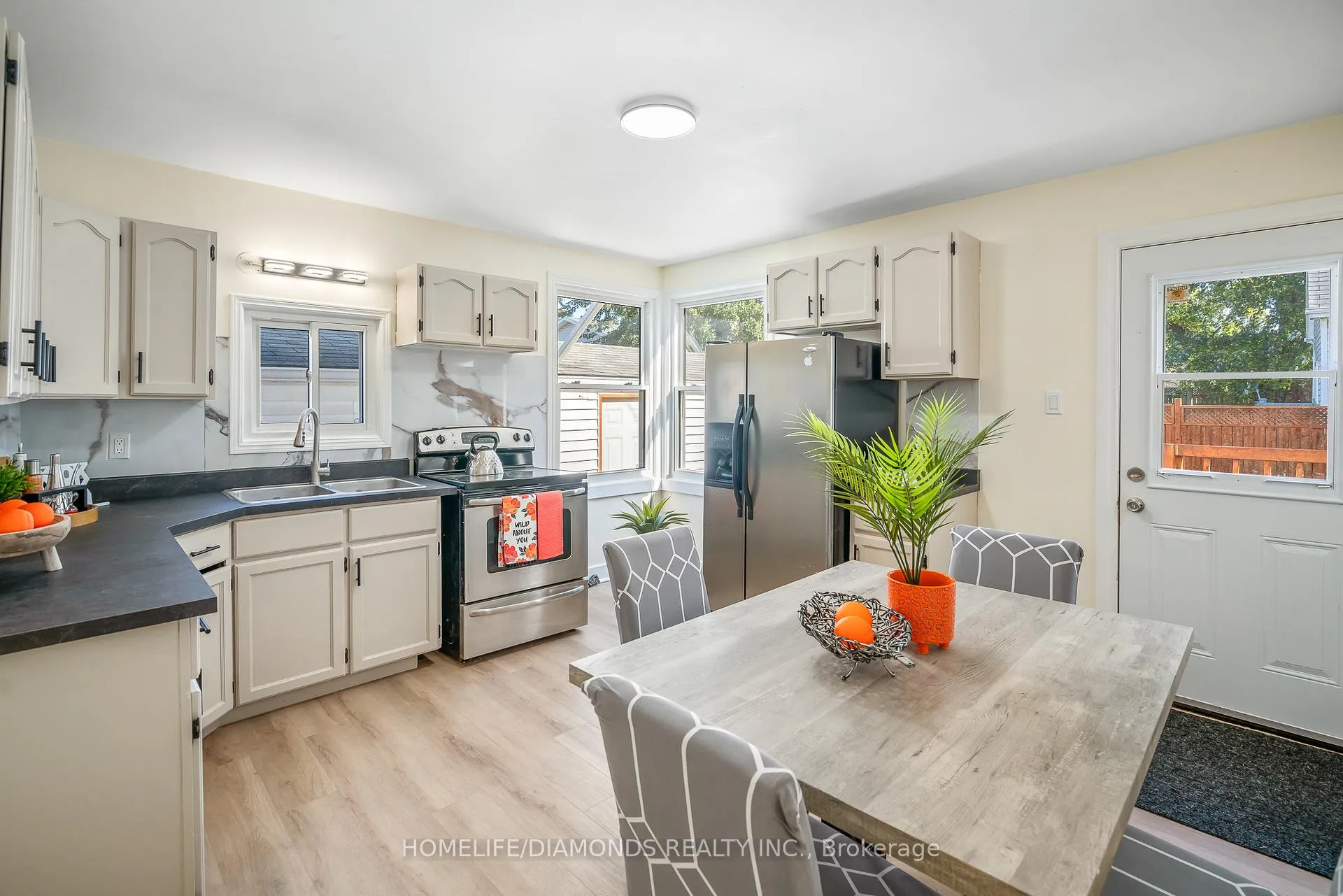 Photo 10 of 5782 Byng Avenue, Niagara Falls, Hospital — HOMEH