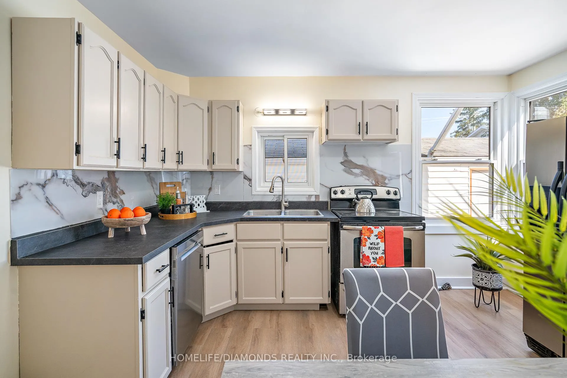 Photo 11 of 5782 Byng Avenue, Niagara Falls, Hospital — HOMEH