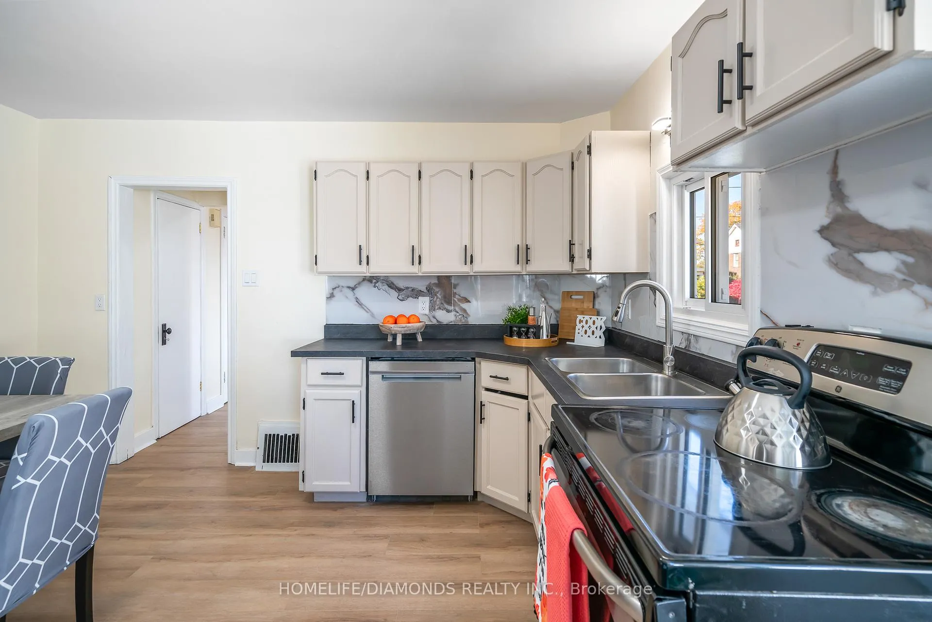 Photo 12 of 5782 Byng Avenue, Niagara Falls, Hospital — HOMEH