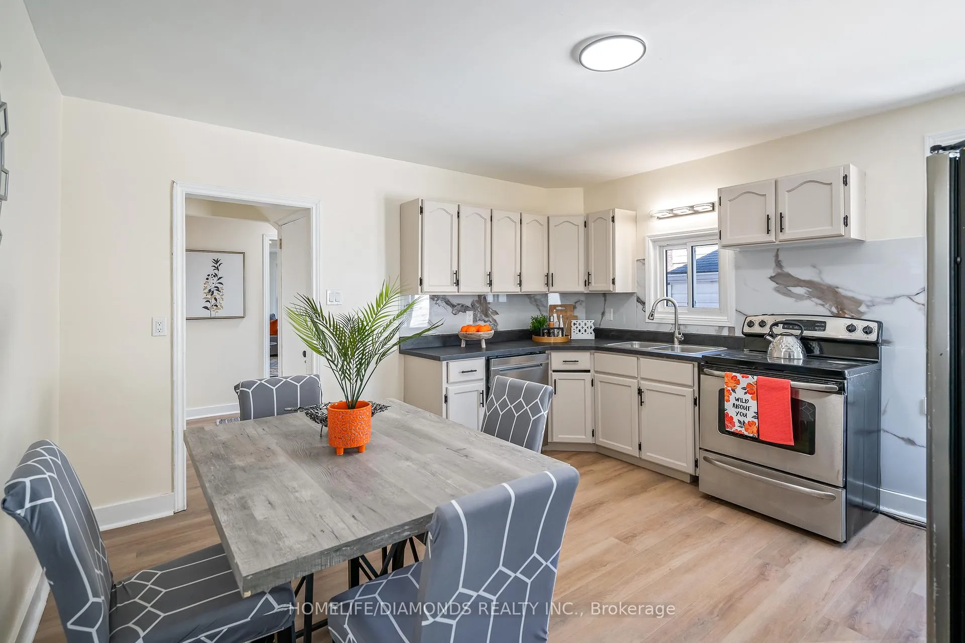 Photo 13 of 5782 Byng Avenue, Niagara Falls, Hospital — HOMEH
