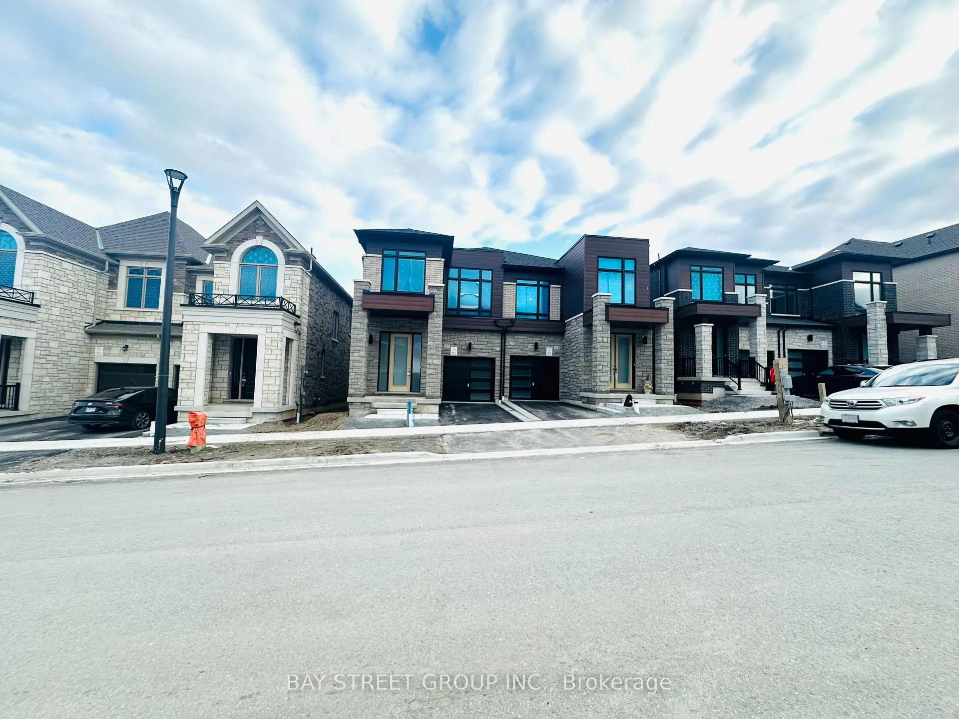 Photo 2 of 1115 Pisces Trail, Pickering, Rural Pickering — HOMEH