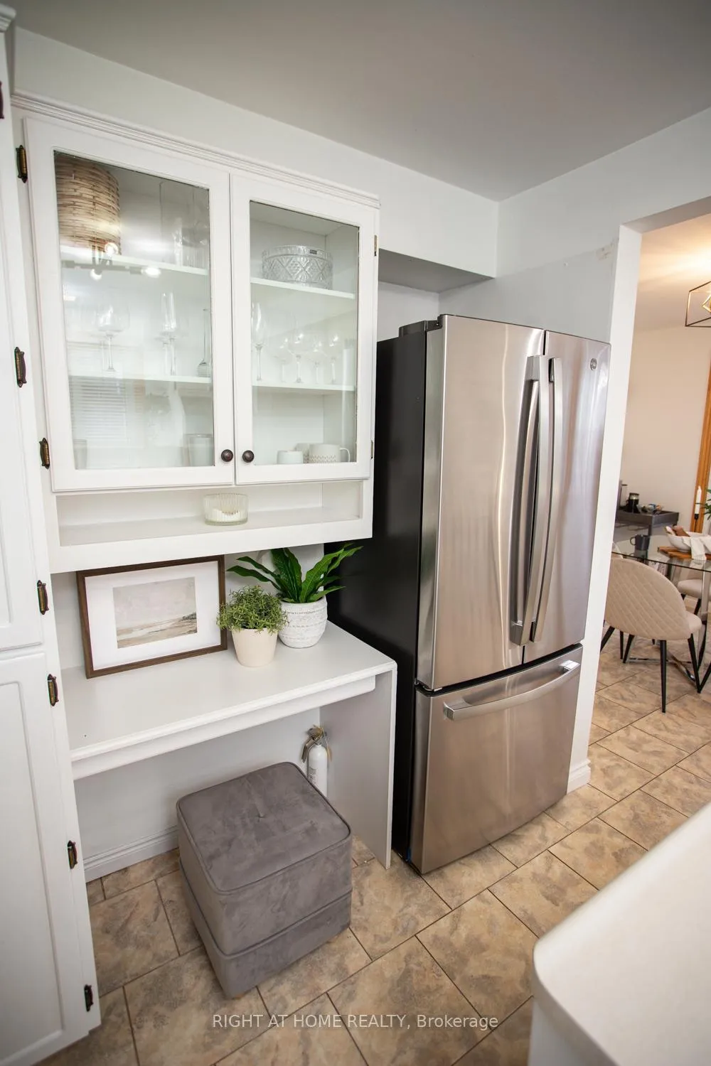 Photo 10 of 52 Highland Avenue, Barrie, Codrington — HOMEH