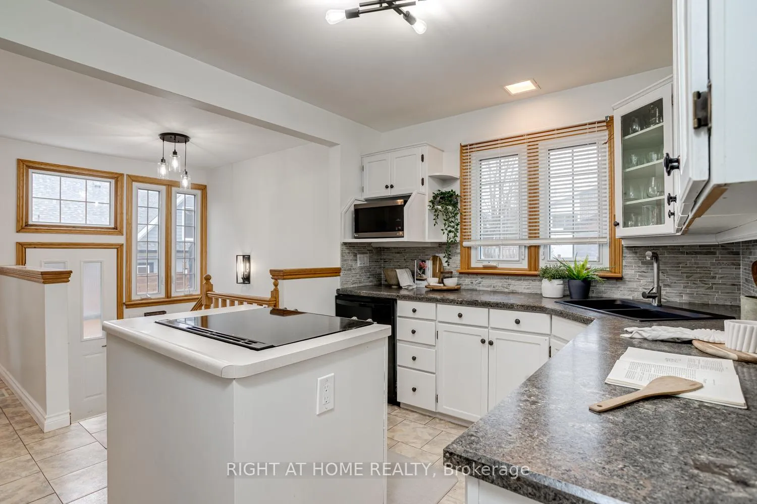 Photo 11 of 52 Highland Avenue, Barrie, Codrington — HOMEH
