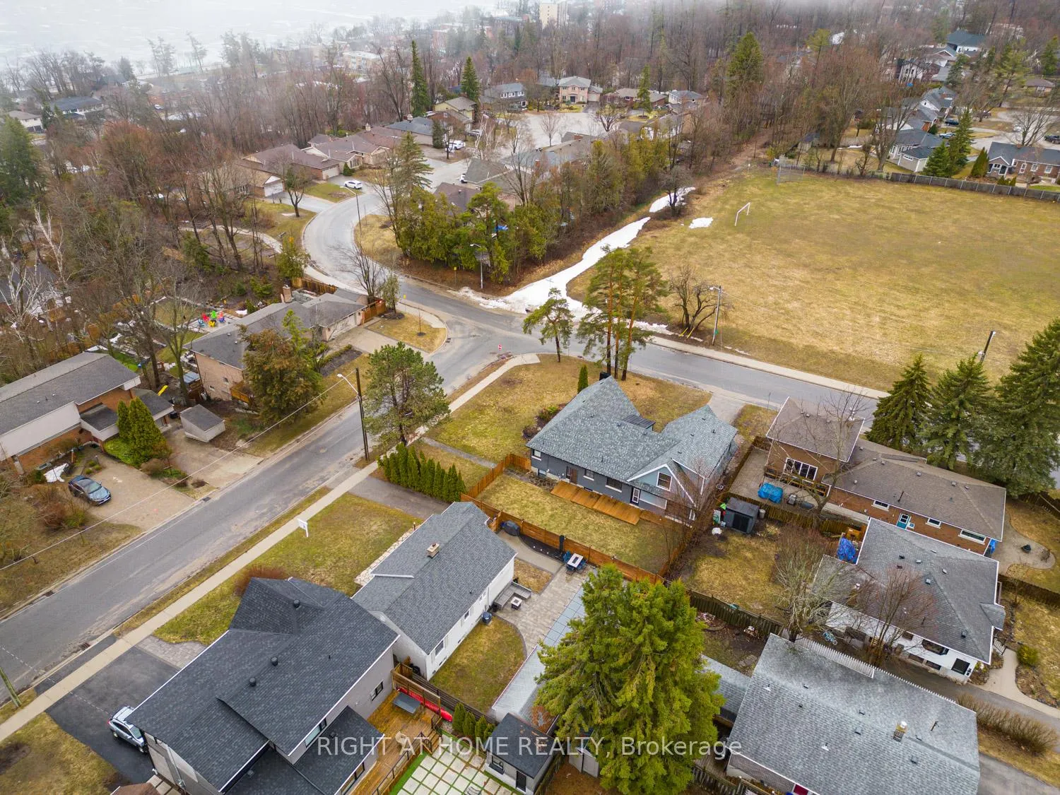 Photo 33 of 52 Highland Avenue, Barrie, Codrington — HOMEH