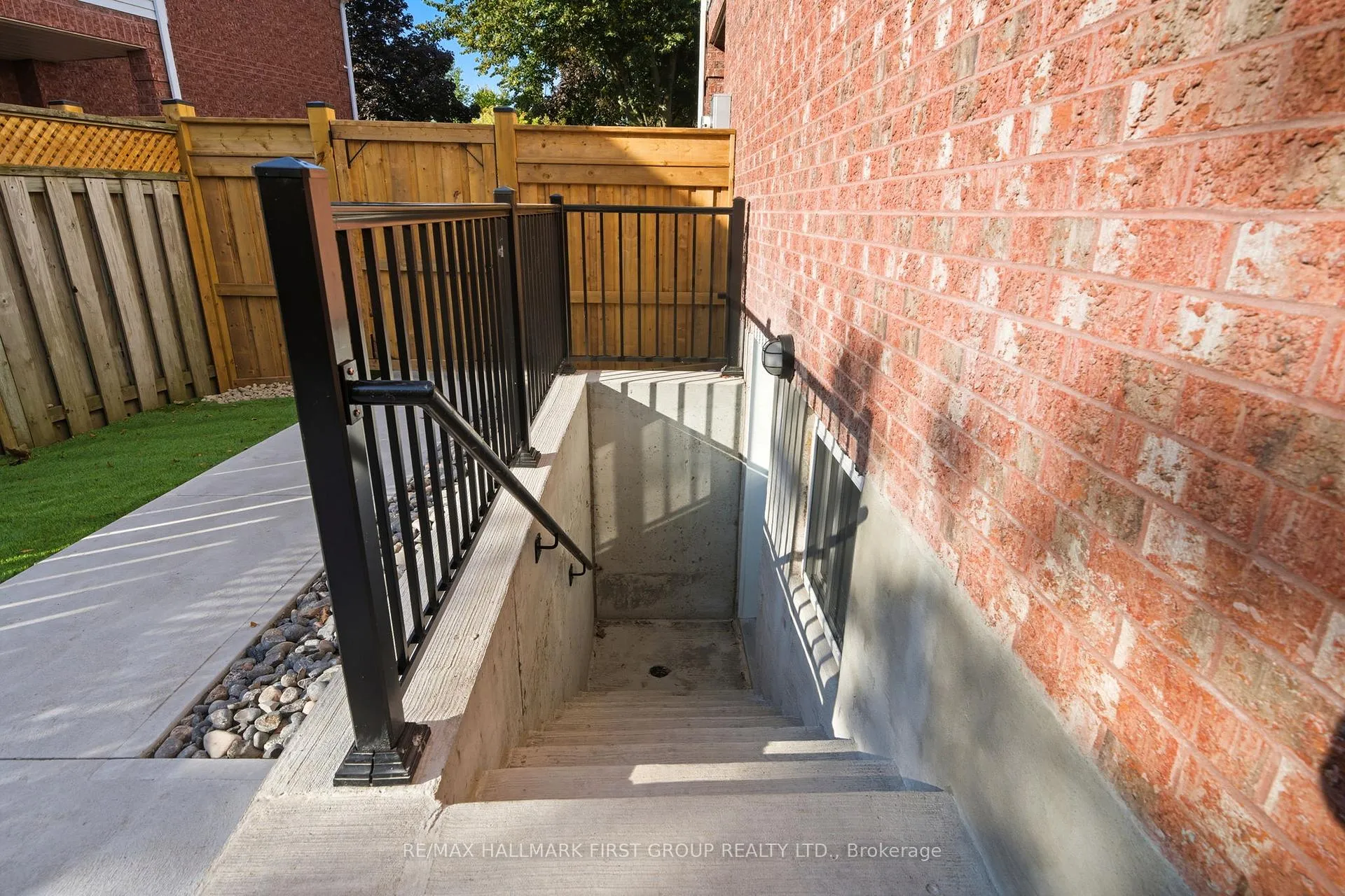 Photo 6 of 126 Buyson Crescent, Clarington, Courtice — HOMEH