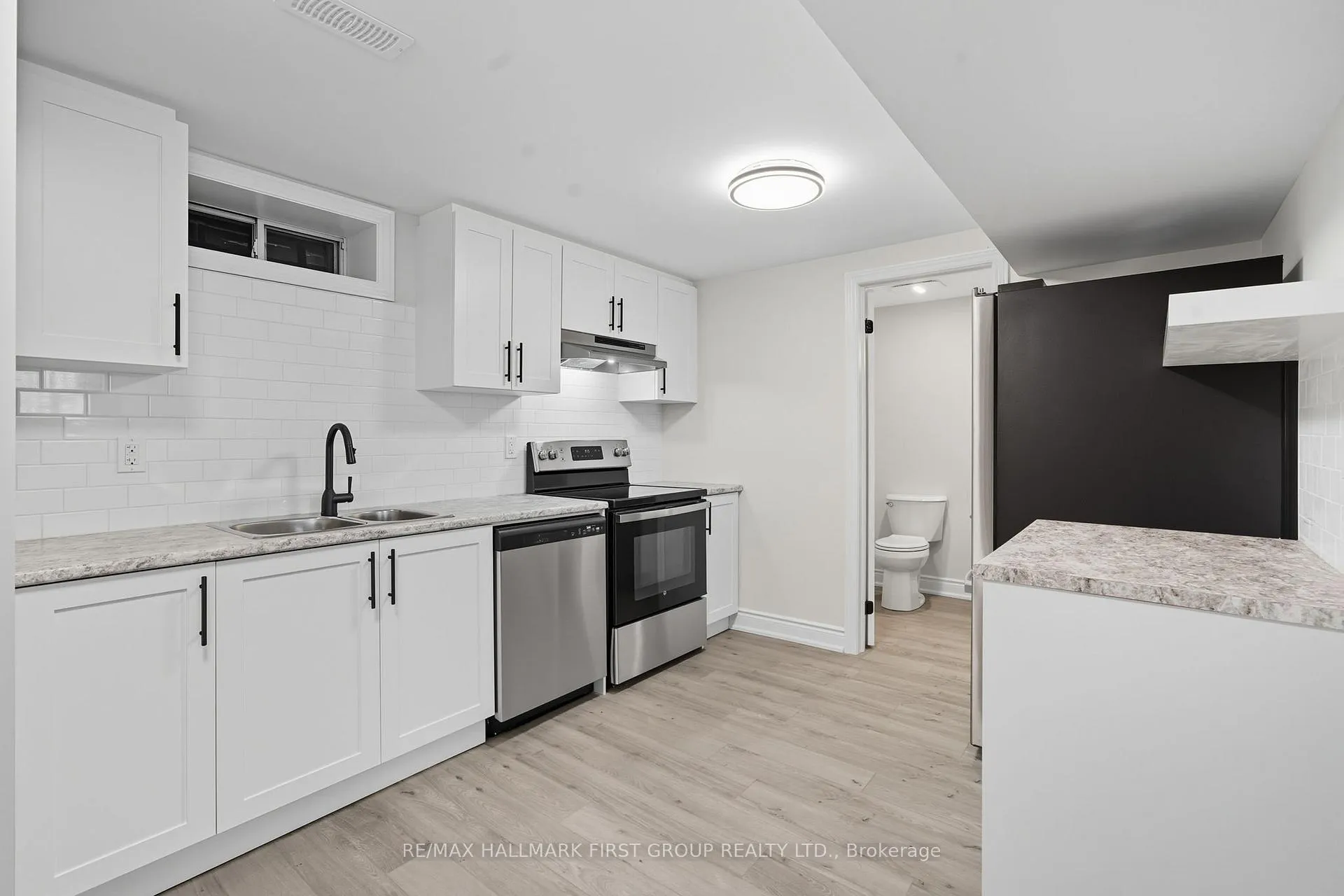 Photo 10 of 126 Buyson Crescent, Clarington, Courtice — HOMEH