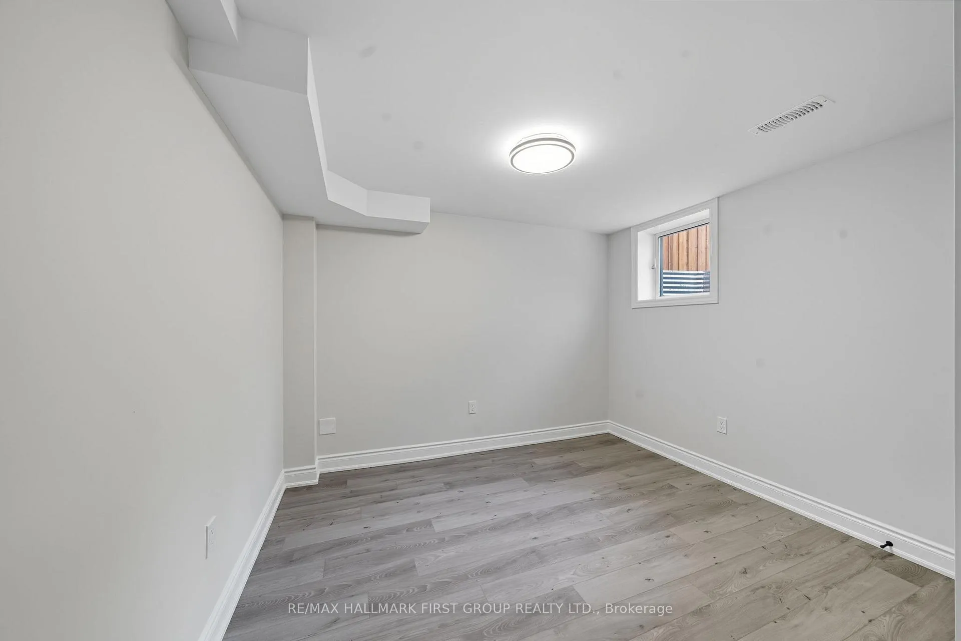 Photo 13 of 126 Buyson Crescent, Clarington, Courtice — HOMEH