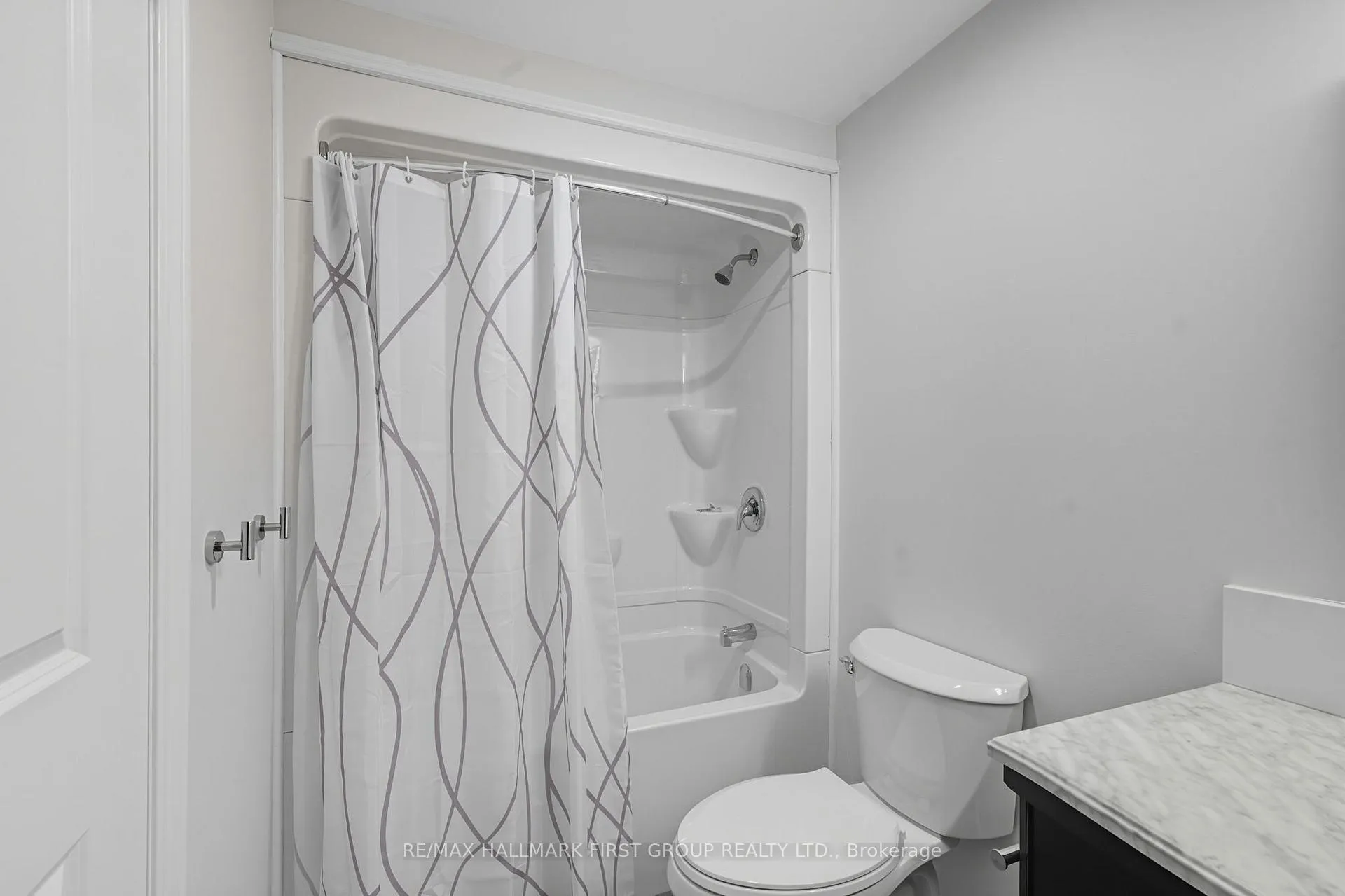 Photo 17 of 126 Buyson Crescent, Clarington, Courtice — HOMEH