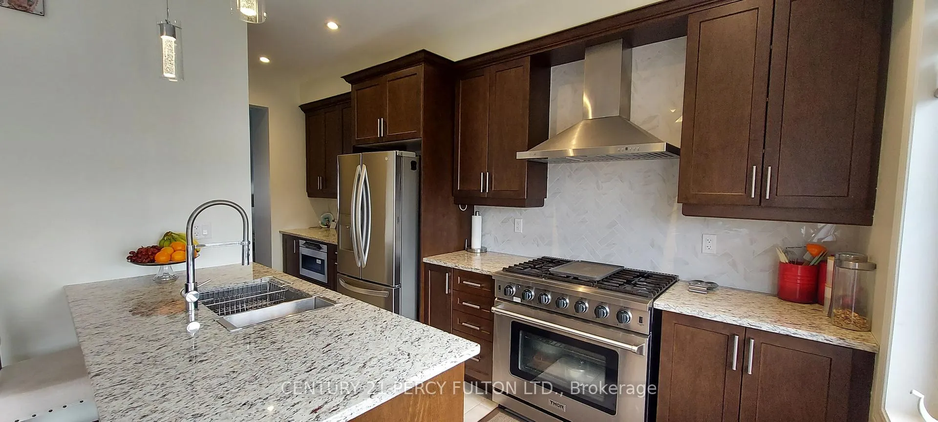 Photo 5 of 827 Atwater Path, Oshawa, Lakeview — HOMEH