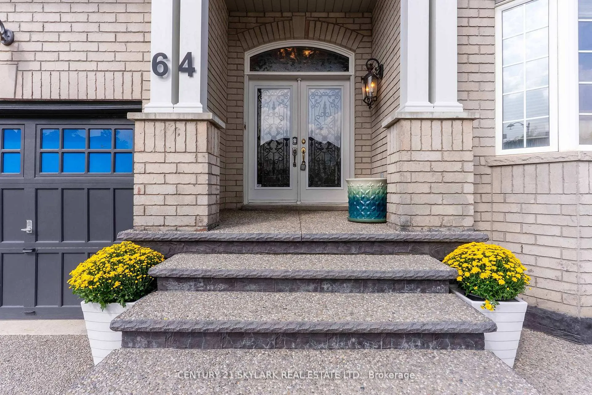 Photo 3 of 64 Jacksonville Drive, Brampton, Vales of Castlemore — HOMEH