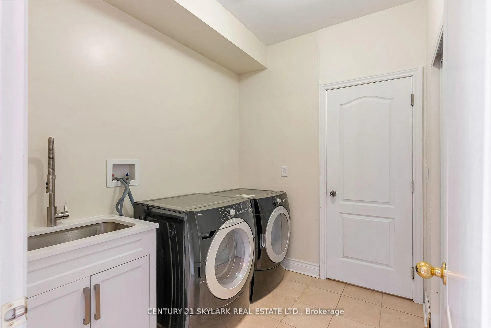 Photo 12 of 64 Jacksonville Drive, Brampton, Vales of Castlemore — HOMEH