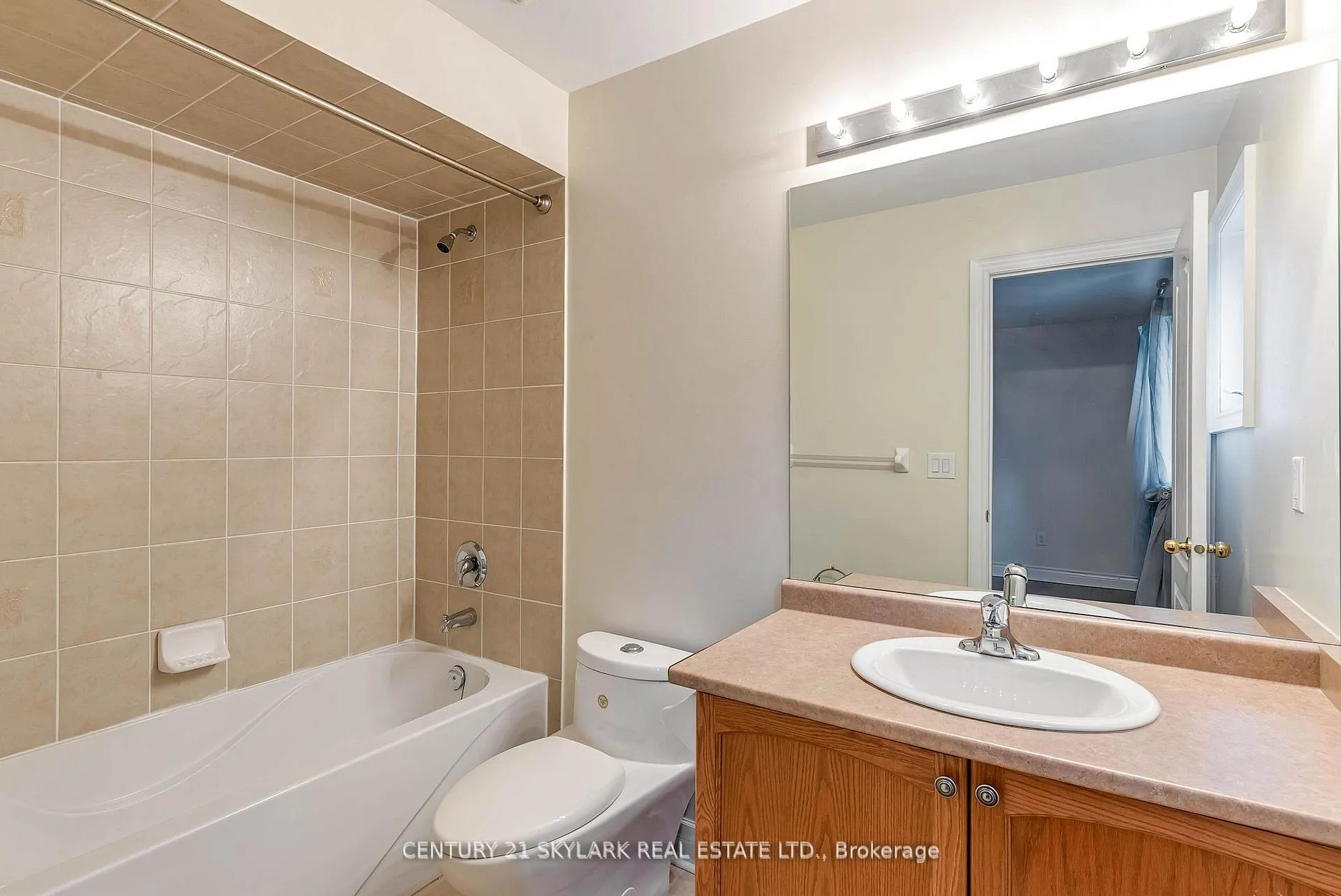 Photo 32 of 64 Jacksonville Drive, Brampton, Vales of Castlemore — HOMEH