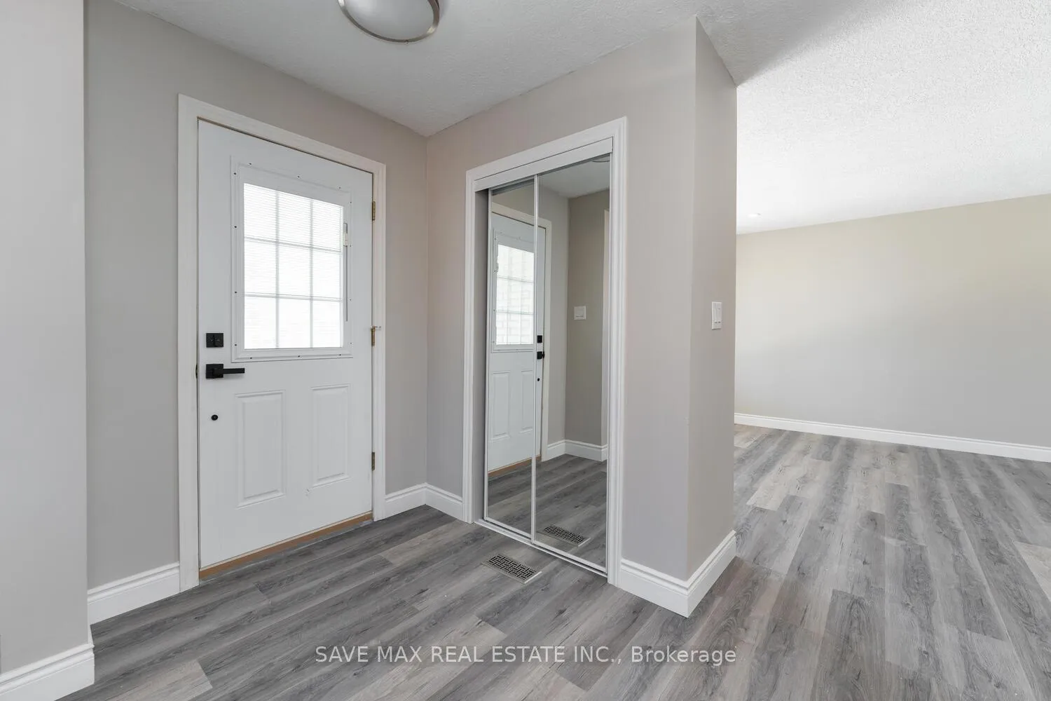 Photo 3 of 34 Garland Place, Hamilton, Greenford — HOMEH