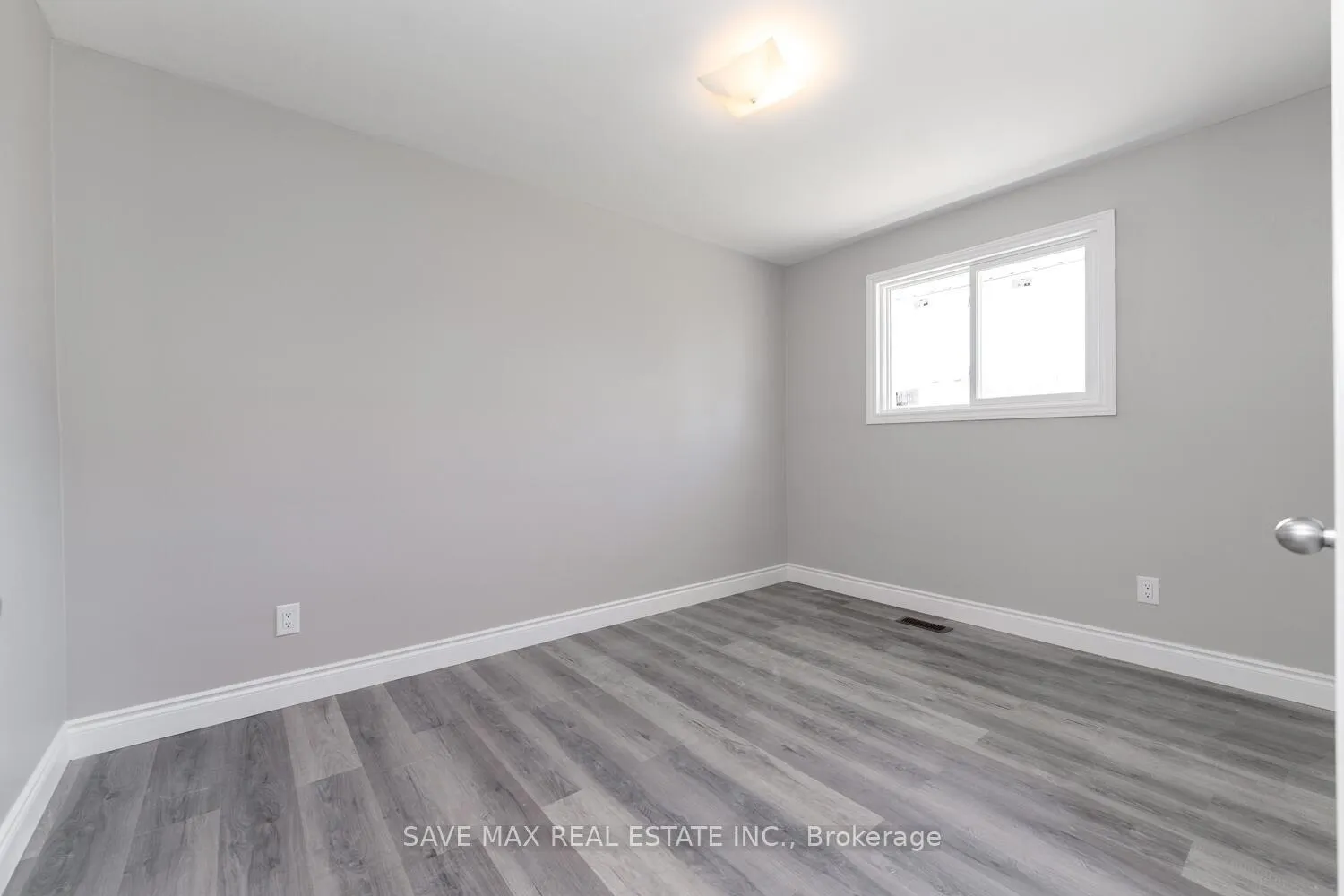 Photo 12 of 34 Garland Place, Hamilton, Greenford — HOMEH