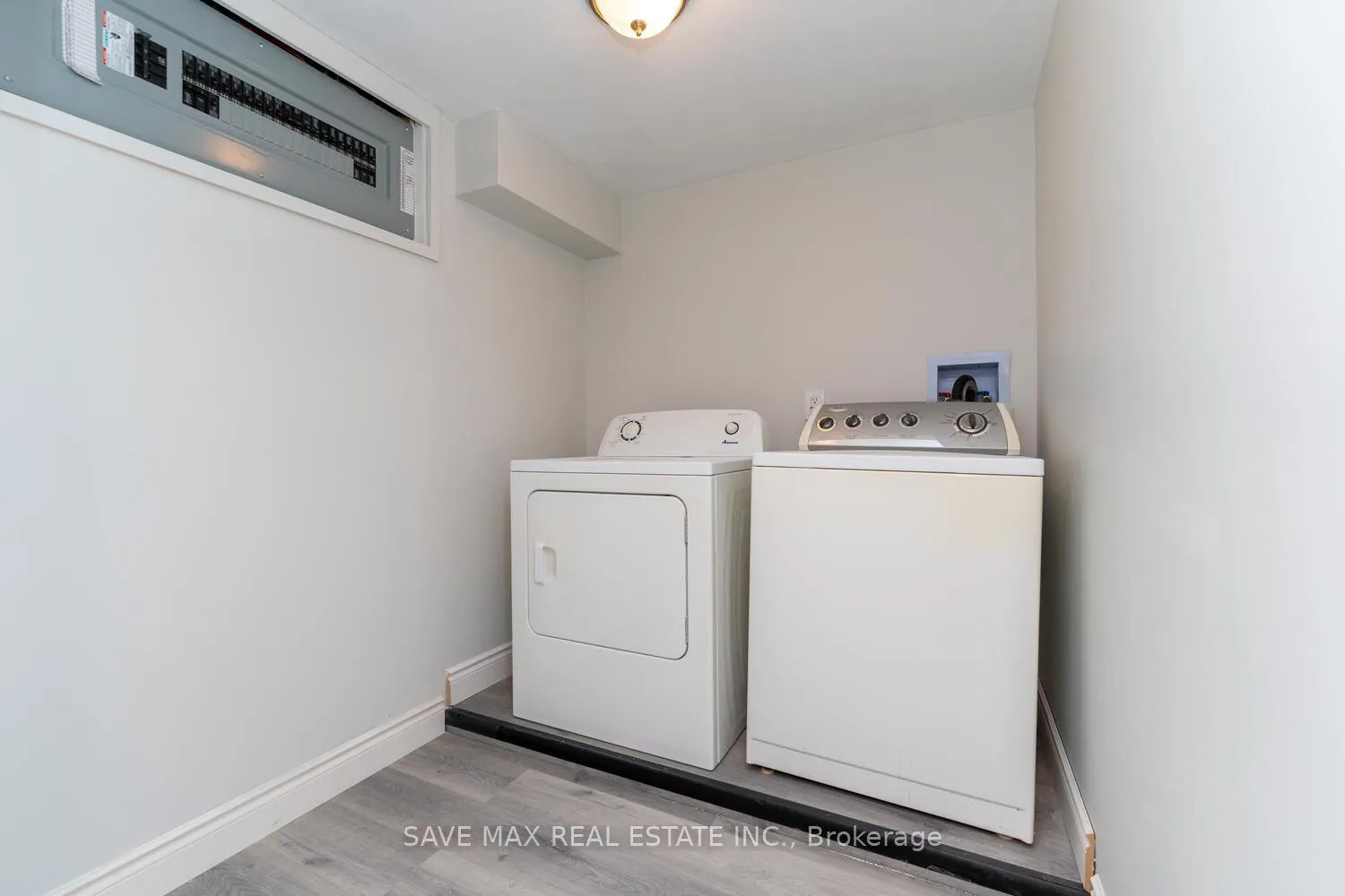 Photo 27 of 34 Garland Place, Hamilton, Greenford — HOMEH