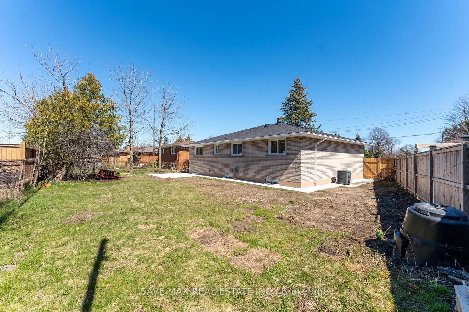 Photo 32 of 34 Garland Place, Hamilton, Greenford — HOMEH