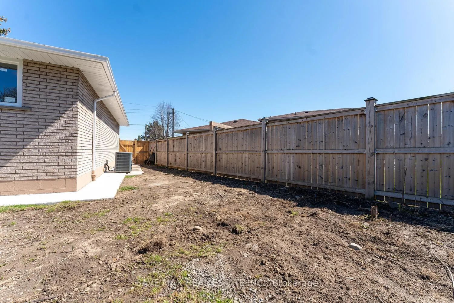 Photo 33 of 34 Garland Place, Hamilton, Greenford — HOMEH