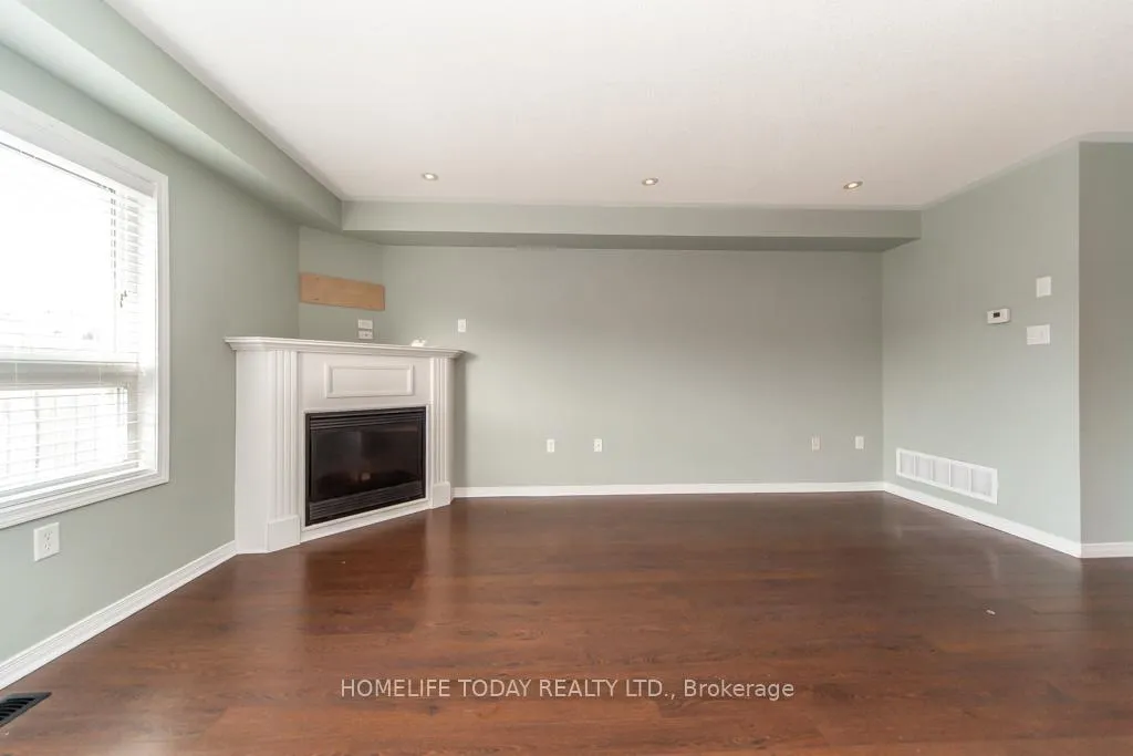Photo 4 of 70 William Cowles Drive, Clarington, Bowmanville — HOMEH