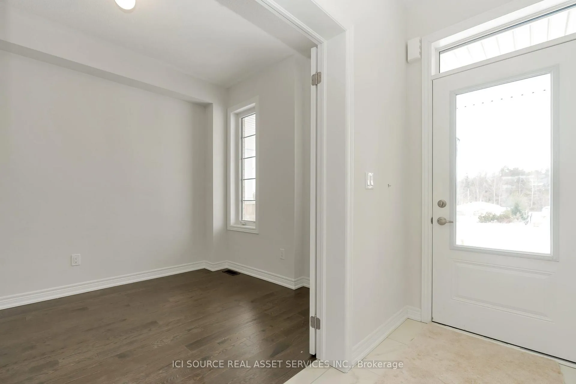 Photo 2 of 1527 Davis Loop, Innisfil, Lefroy — HOMEH