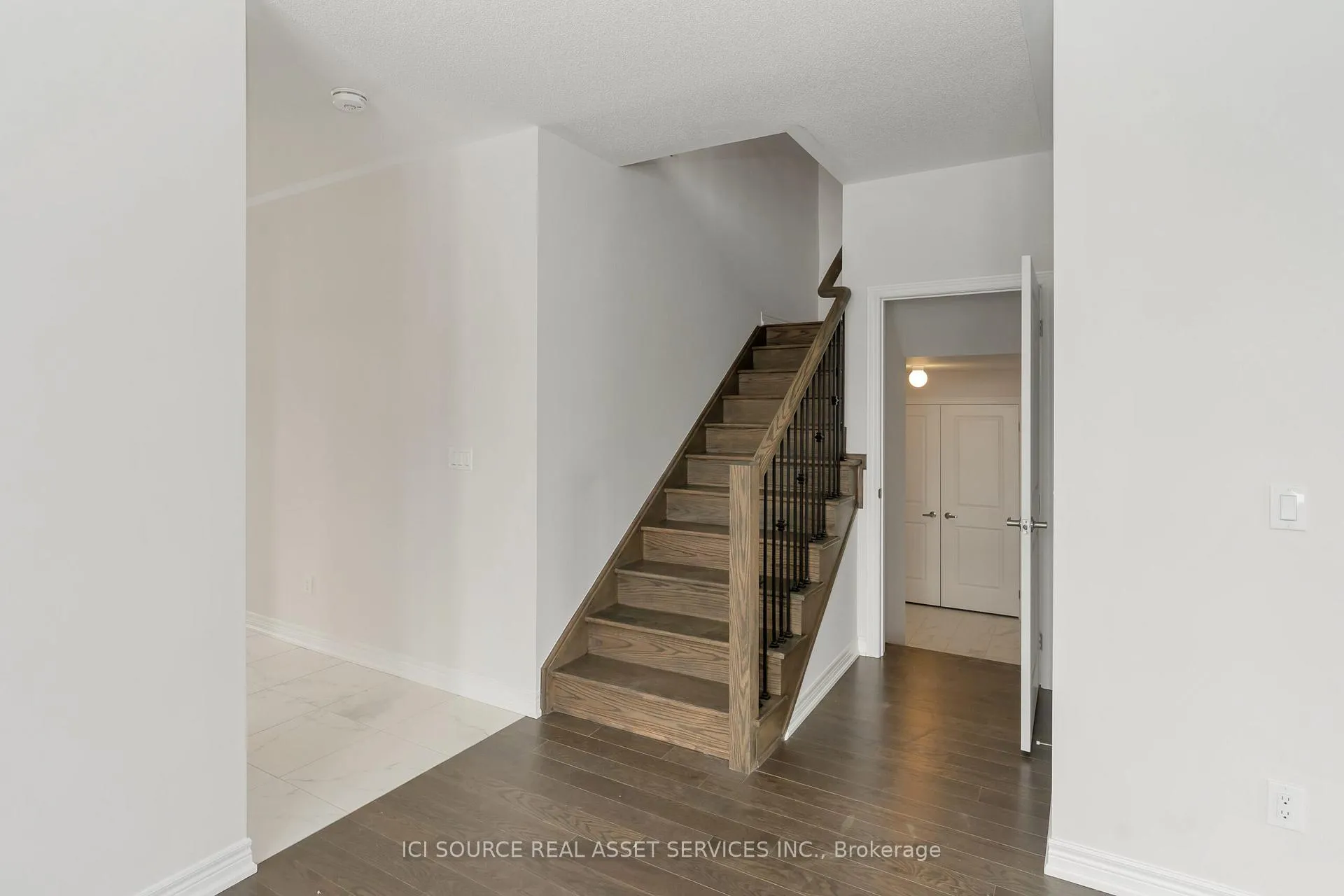Photo 12 of 1527 Davis Loop, Innisfil, Lefroy — HOMEH