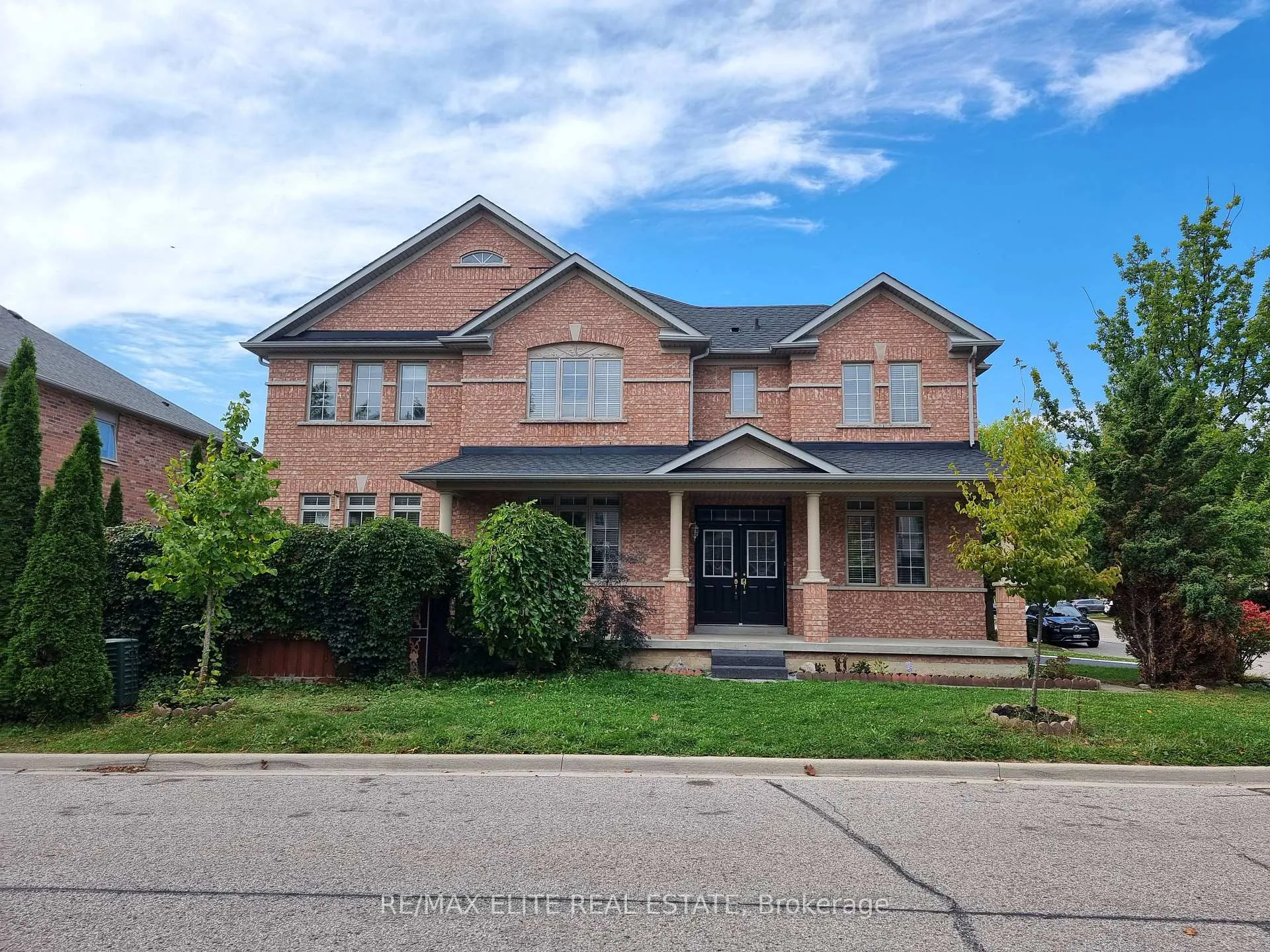 Photo 2 of 51 Gould Lane, Vaughan, Patterson — HOMEH
