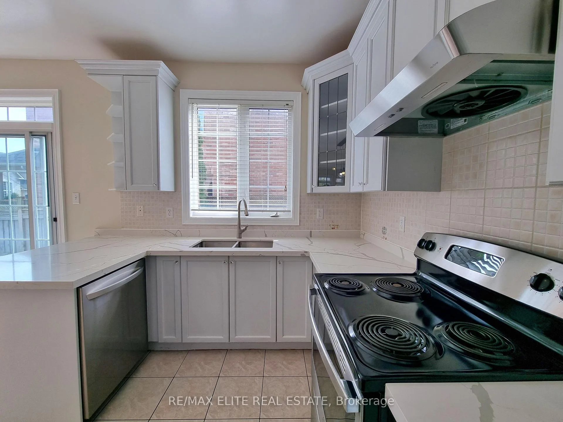 Photo 11 of 51 Gould Lane, Vaughan, Patterson — HOMEH