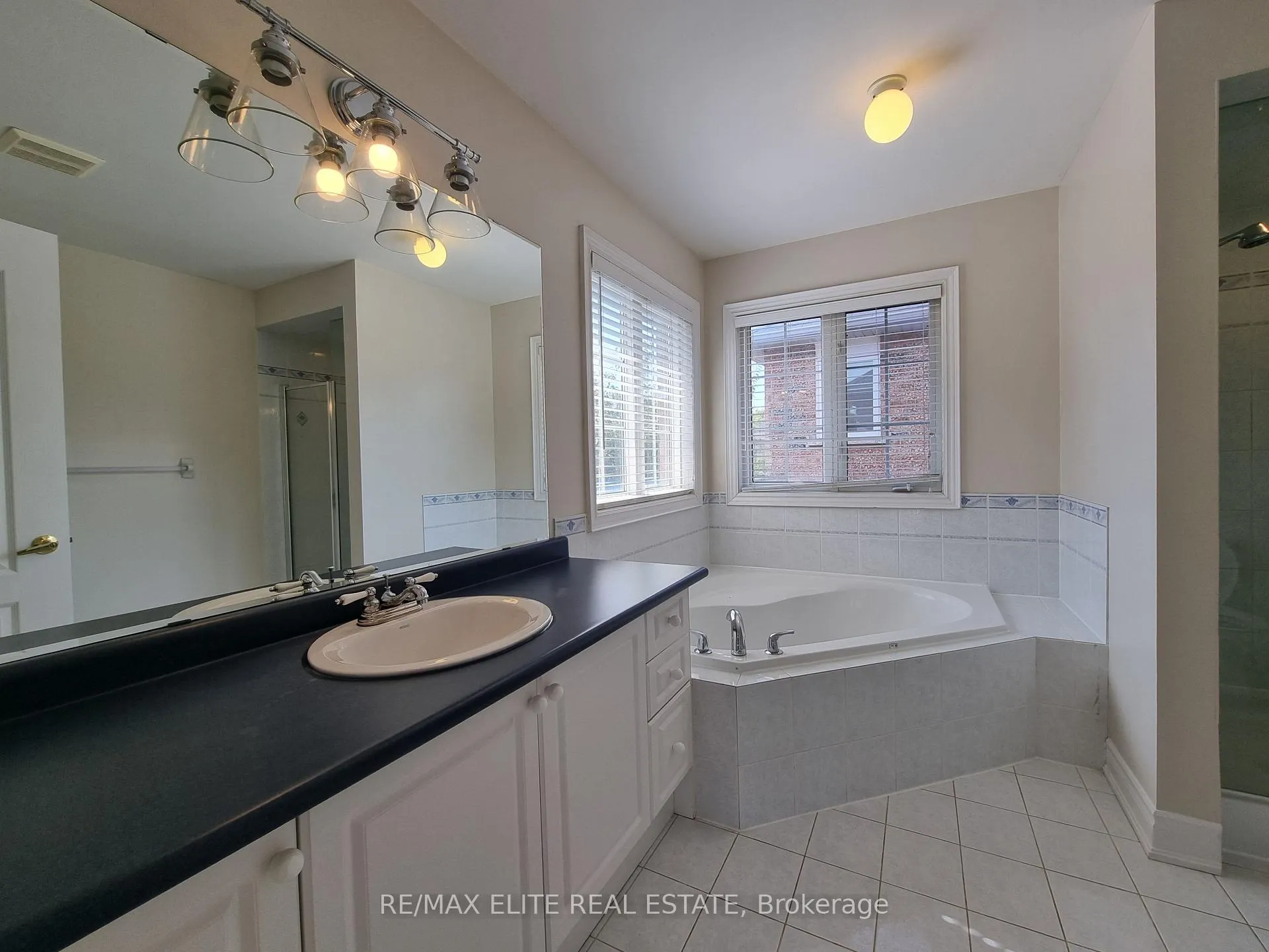 Photo 16 of 51 Gould Lane, Vaughan, Patterson — HOMEH