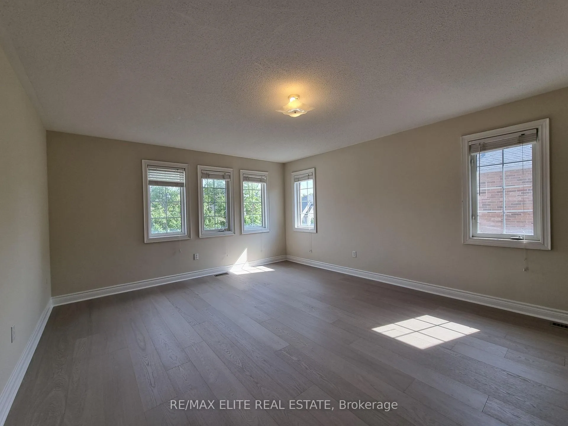 Photo 20 of 51 Gould Lane, Vaughan, Patterson — HOMEH