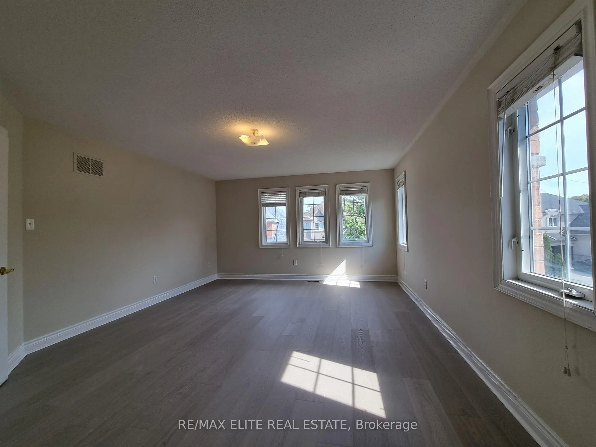 Photo 21 of 51 Gould Lane, Vaughan, Patterson — HOMEH