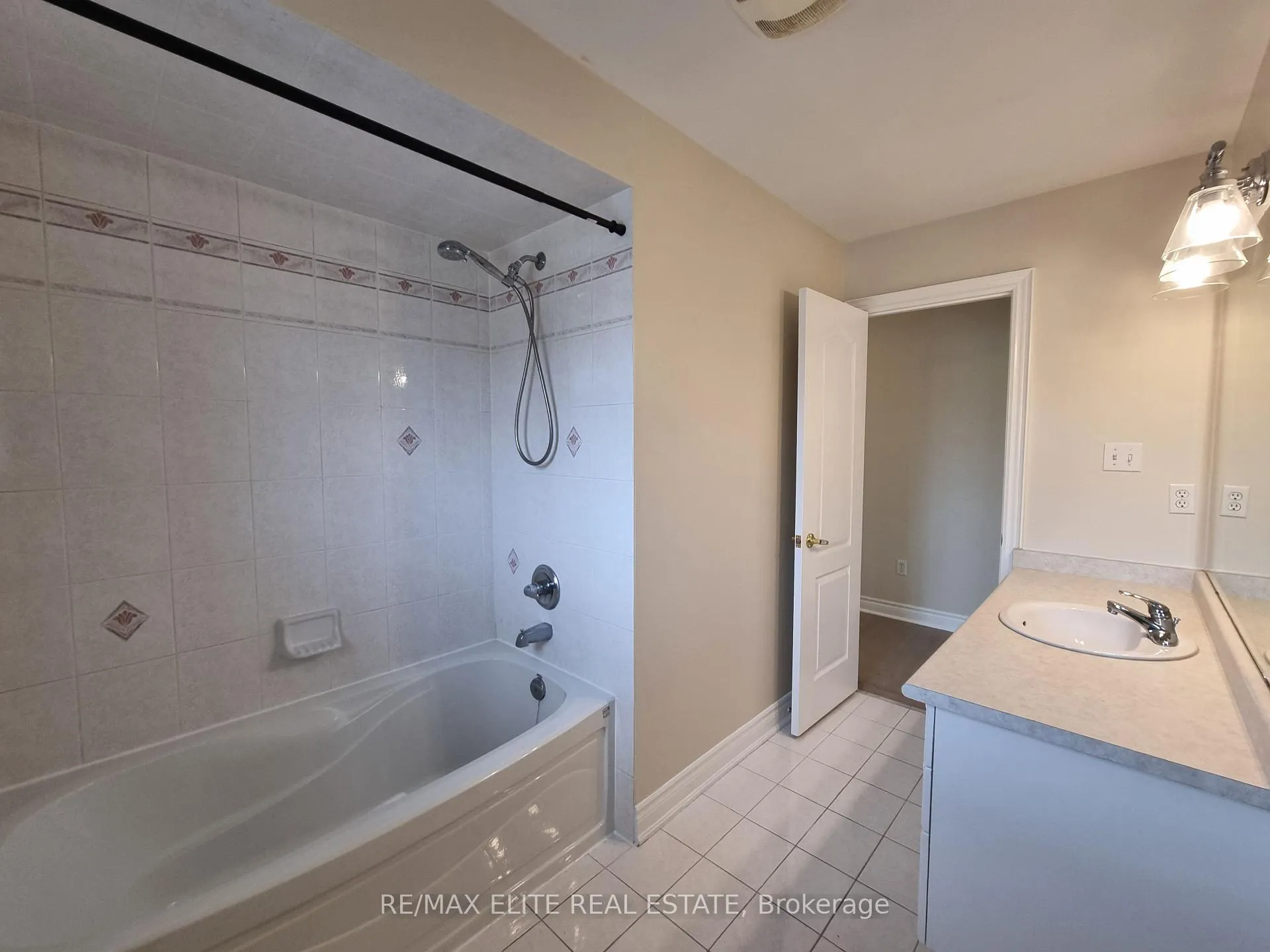 Photo 25 of 51 Gould Lane, Vaughan, Patterson — HOMEH