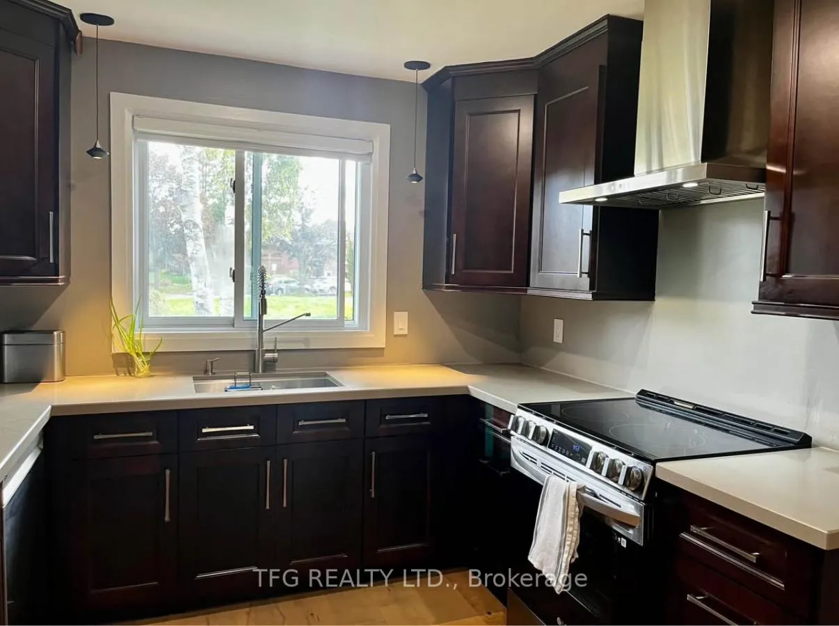 Photo 13 of 937 Walnut Court, Oshawa, Donevan — HOMEH