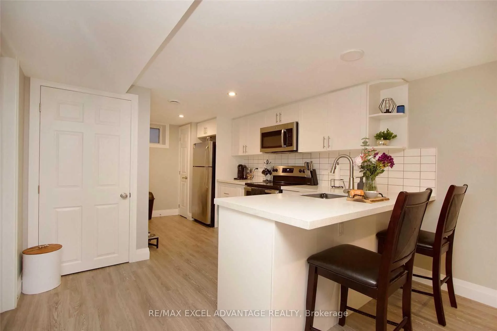 Front of Unit Lower, 1154 Ritson Road S