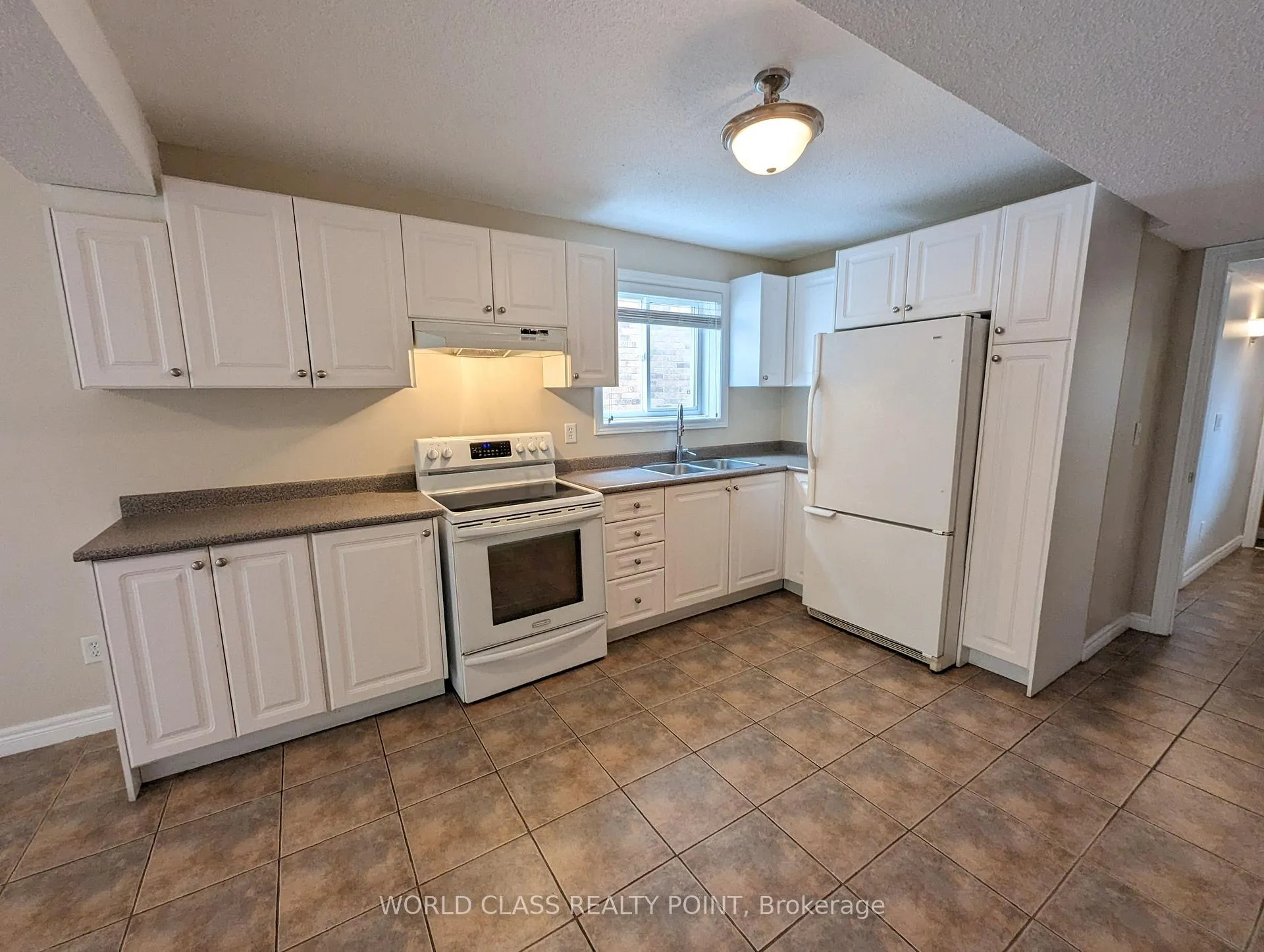 Photo 8 of Unit Main, 39 Macbride Crescent, Vaughan, Maple — HOMEH