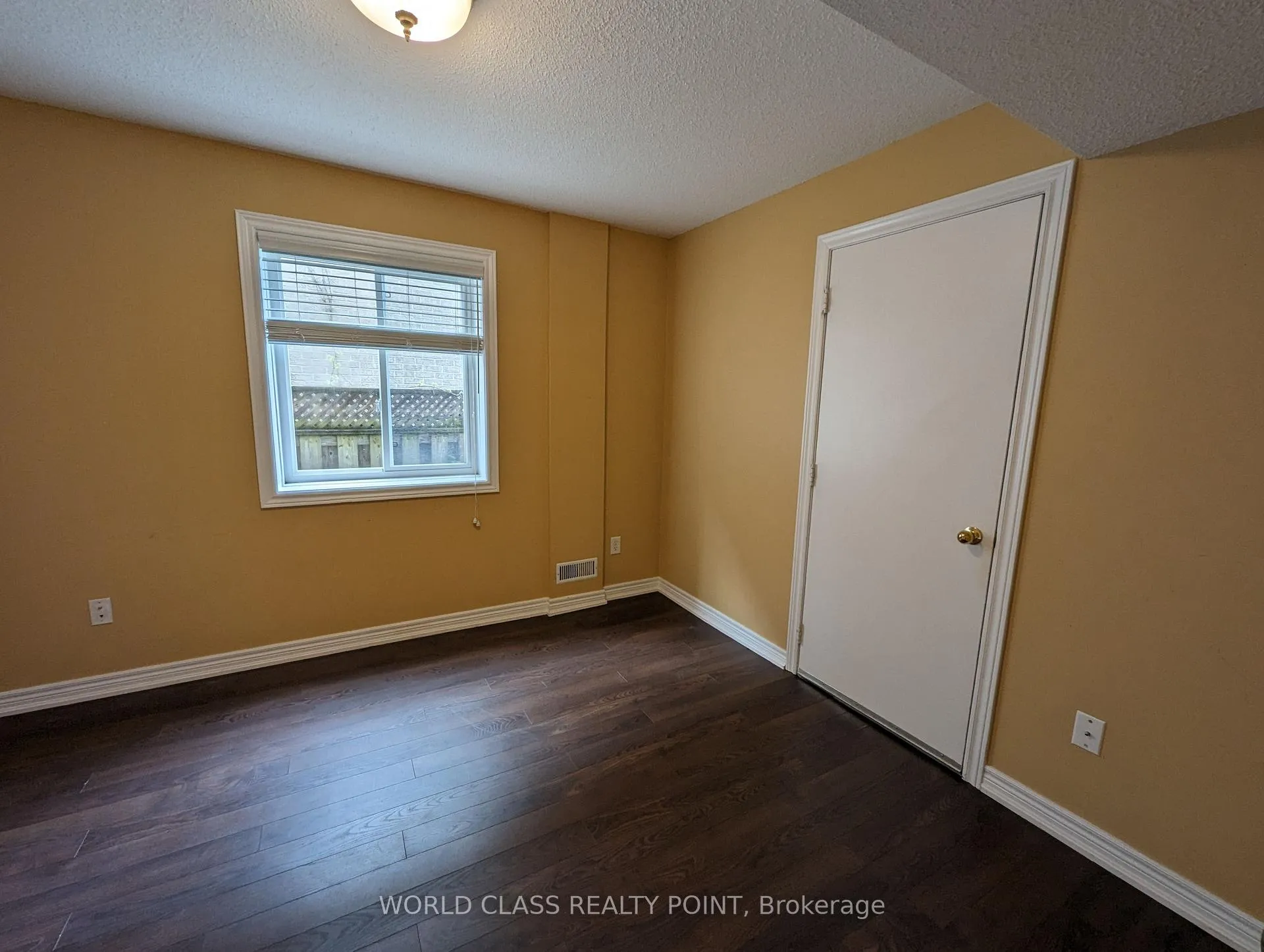 Photo 10 of Unit Main, 39 Macbride Crescent, Vaughan, Maple — HOMEH