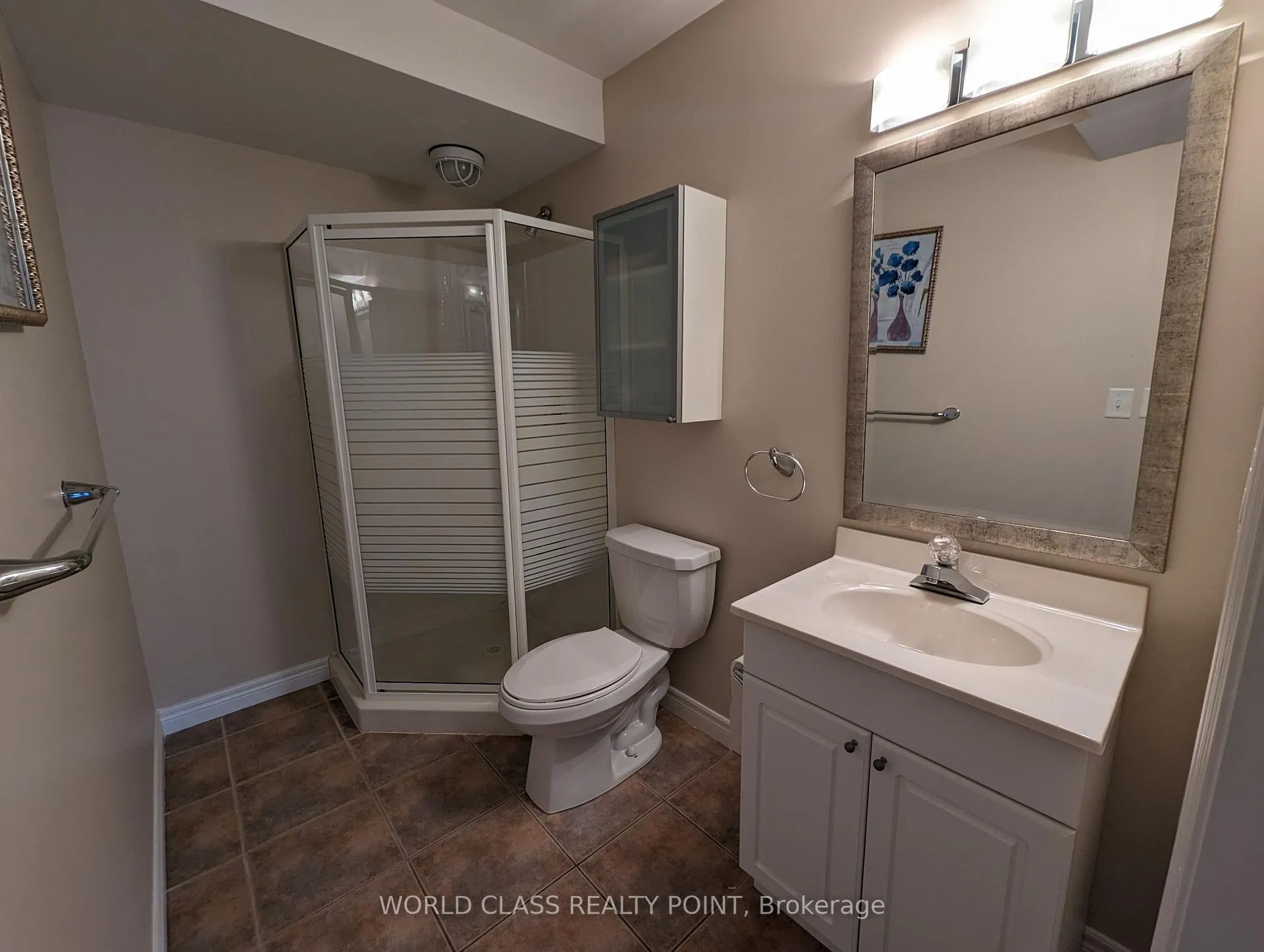Photo 11 of Unit Main, 39 Macbride Crescent, Vaughan, Maple — HOMEH
