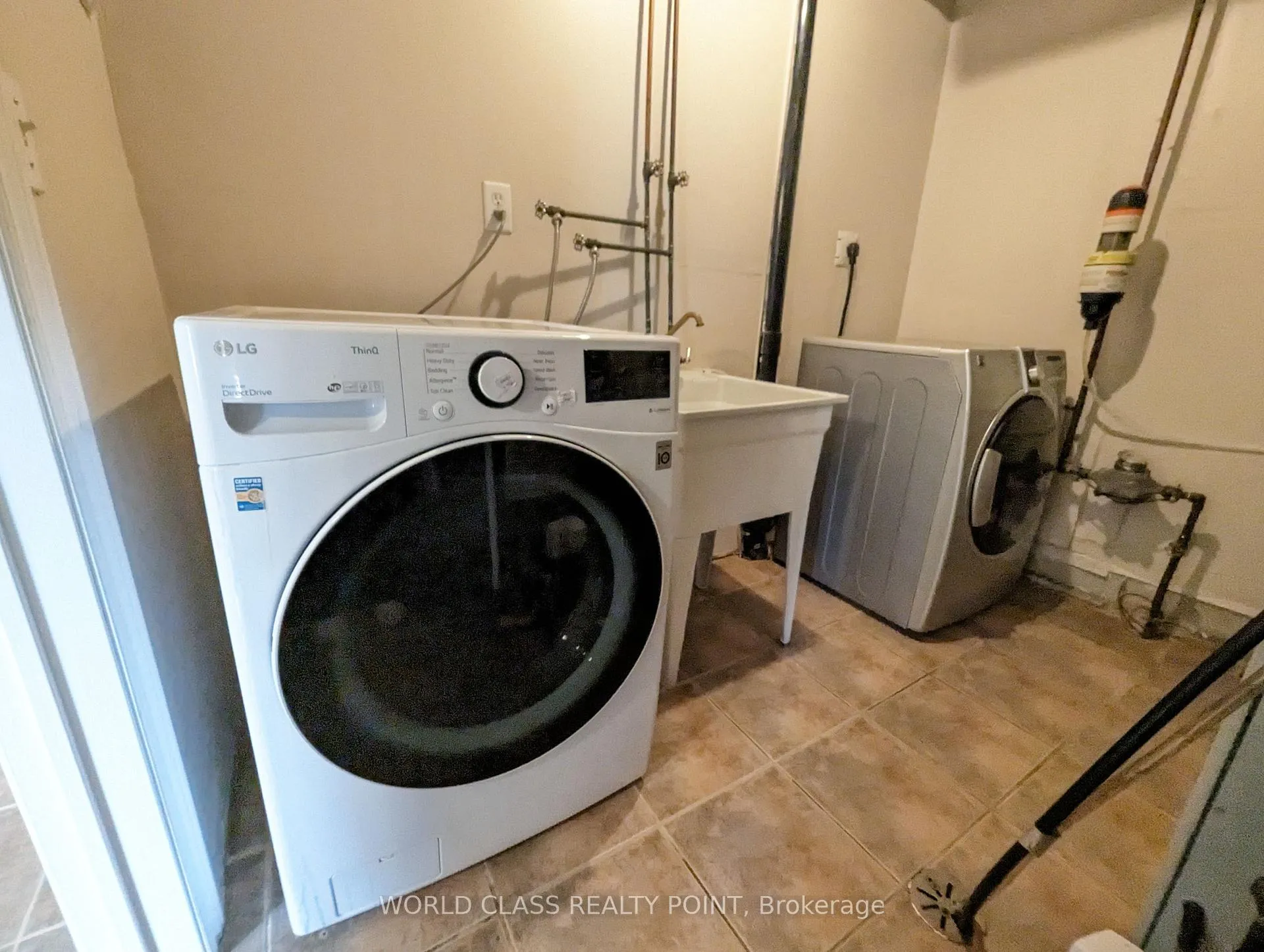 Photo 12 of Unit Main, 39 Macbride Crescent, Vaughan, Maple — HOMEH