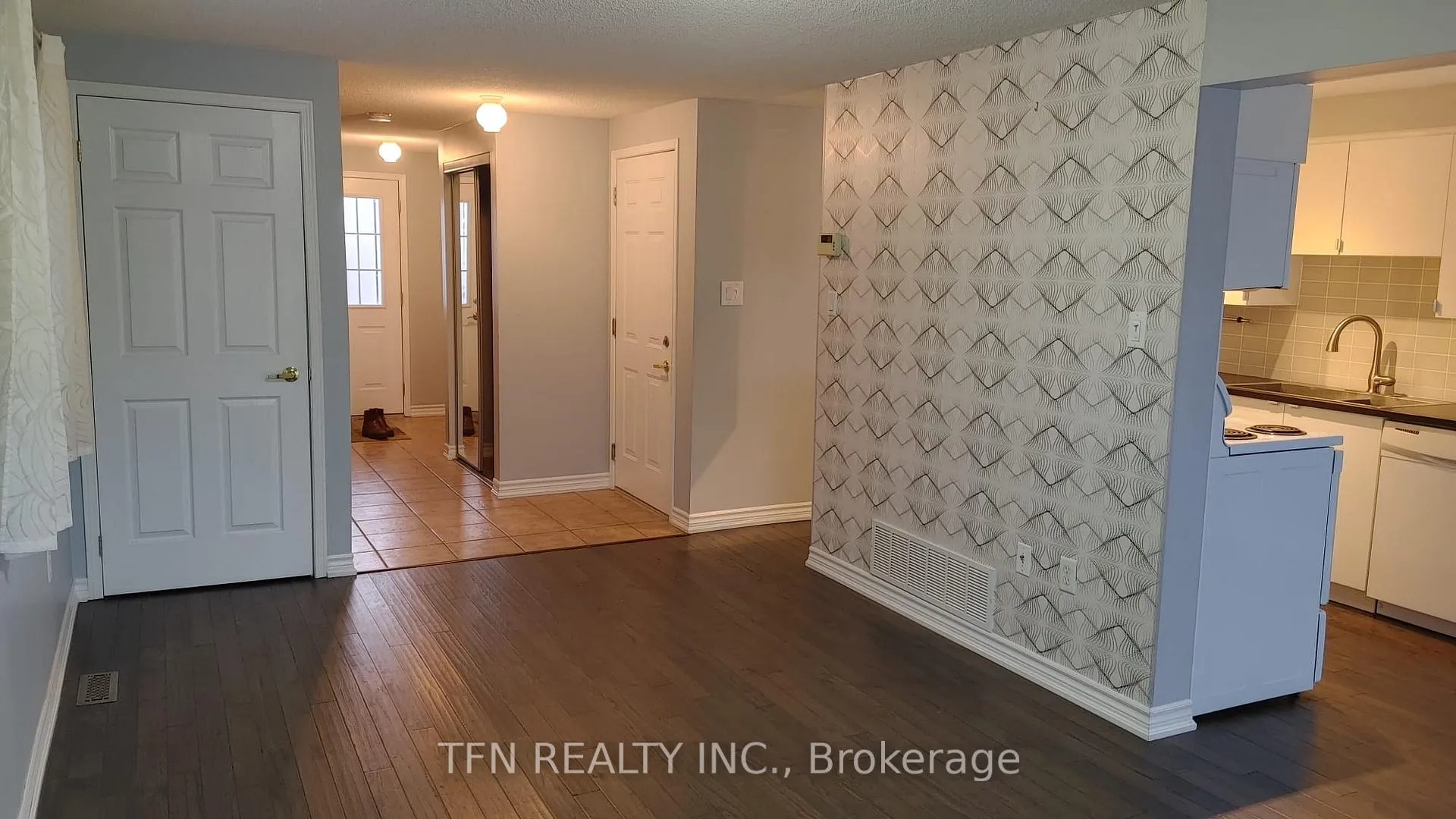 Photo 2 of 15 Srigley Street, Barrie, Holly — HOMEH