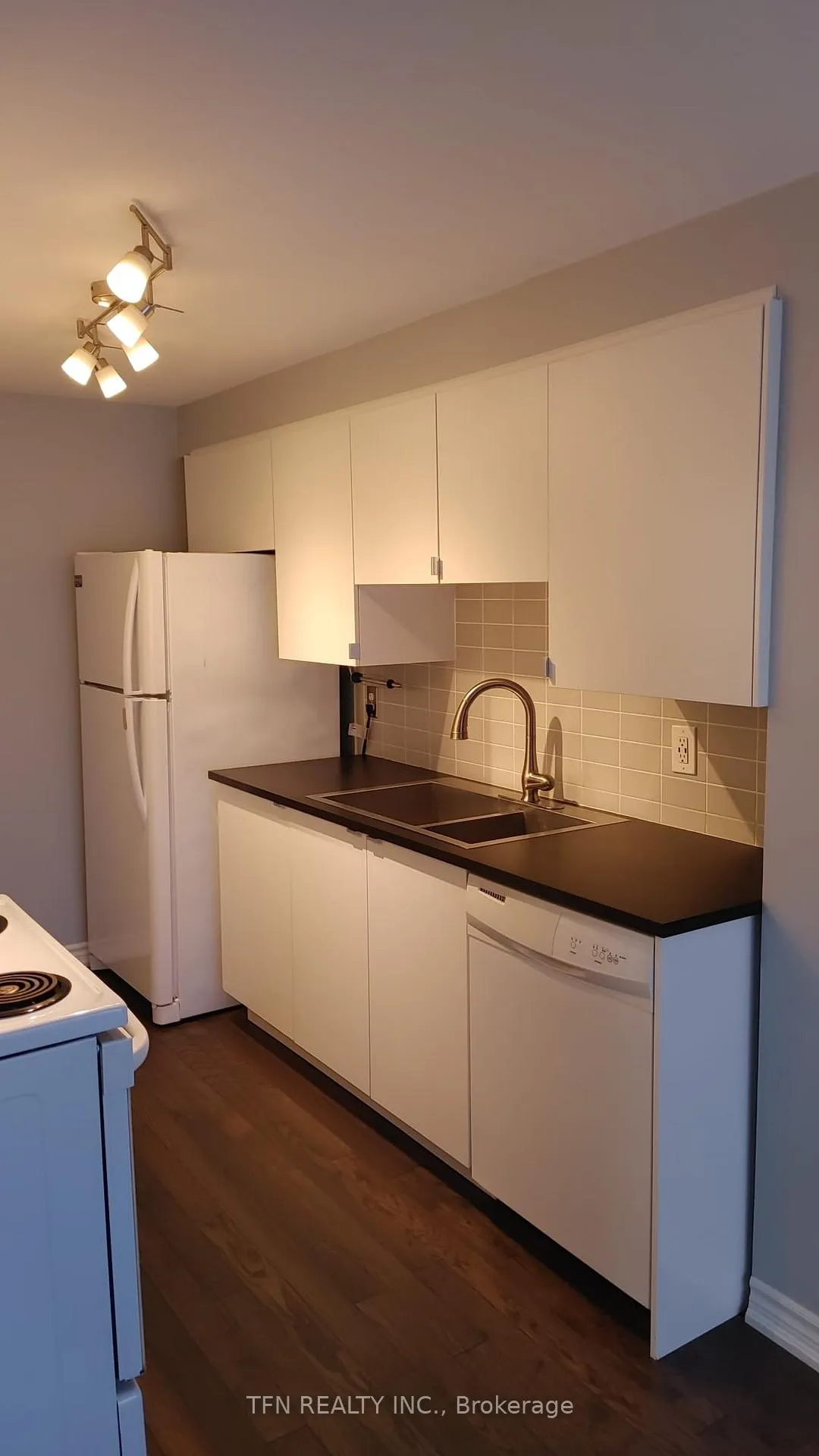 Photo 5 of 15 Srigley Street, Barrie, Holly — HOMEH