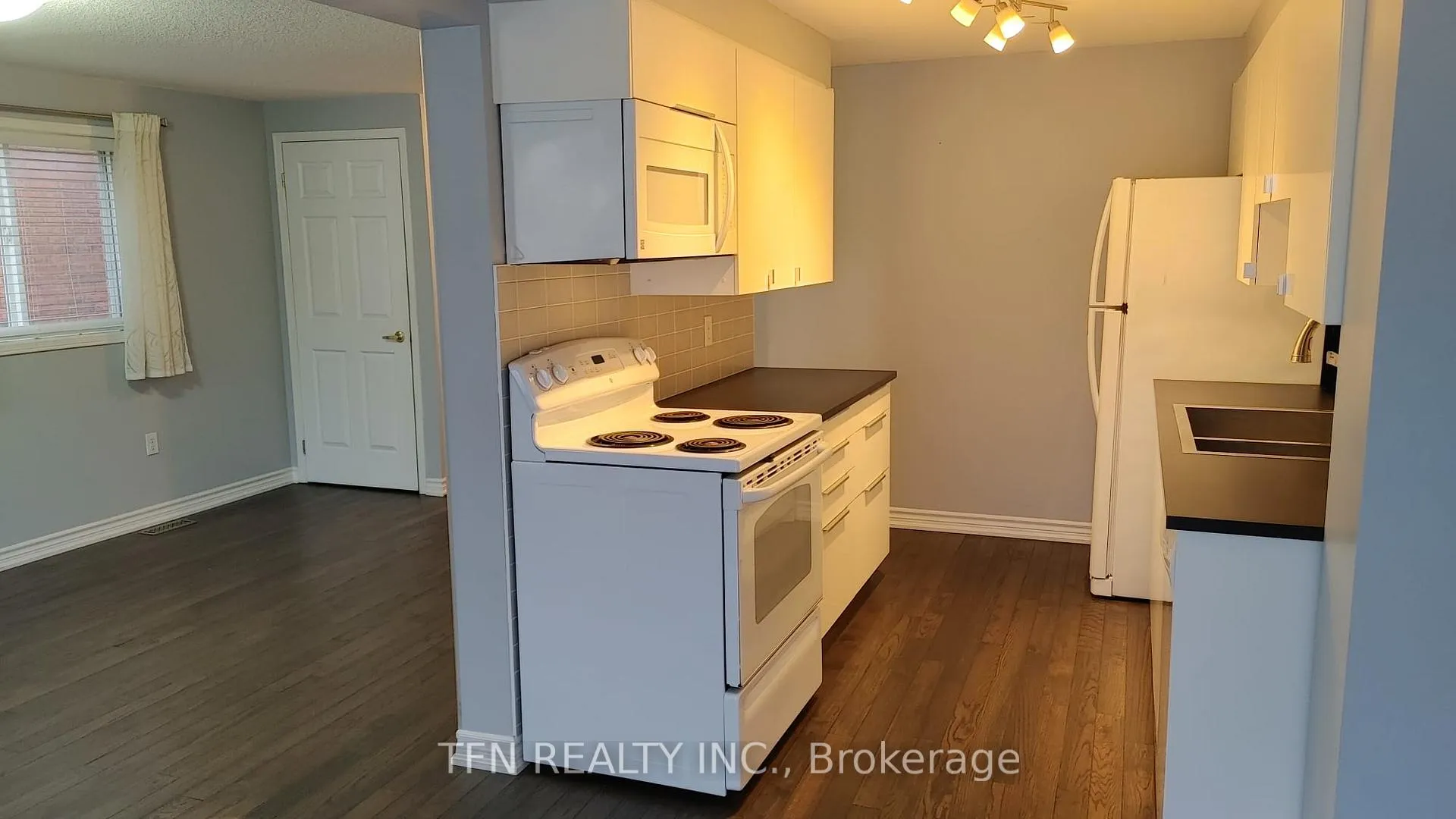 Photo 6 of 15 Srigley Street, Barrie, Holly — HOMEH