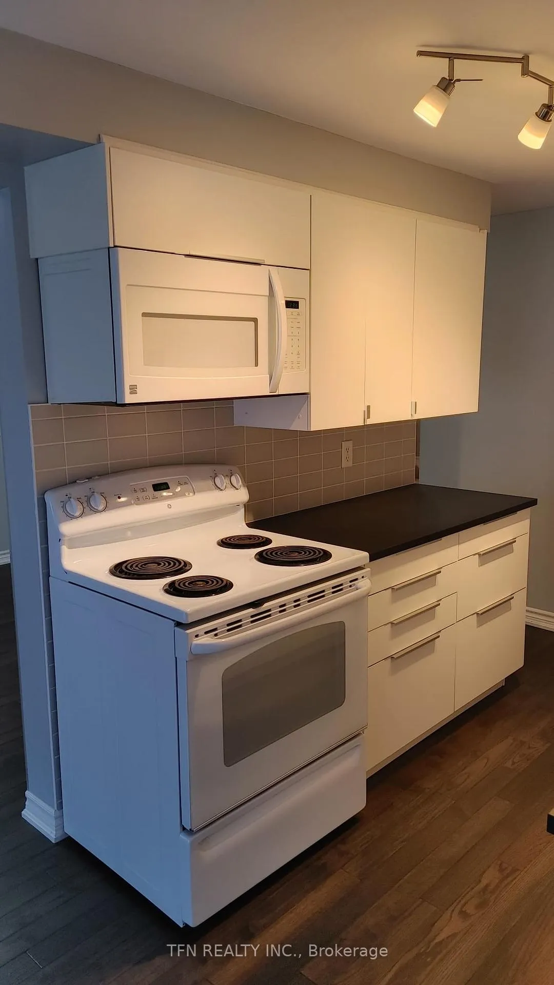 Photo 7 of 15 Srigley Street, Barrie, Holly — HOMEH