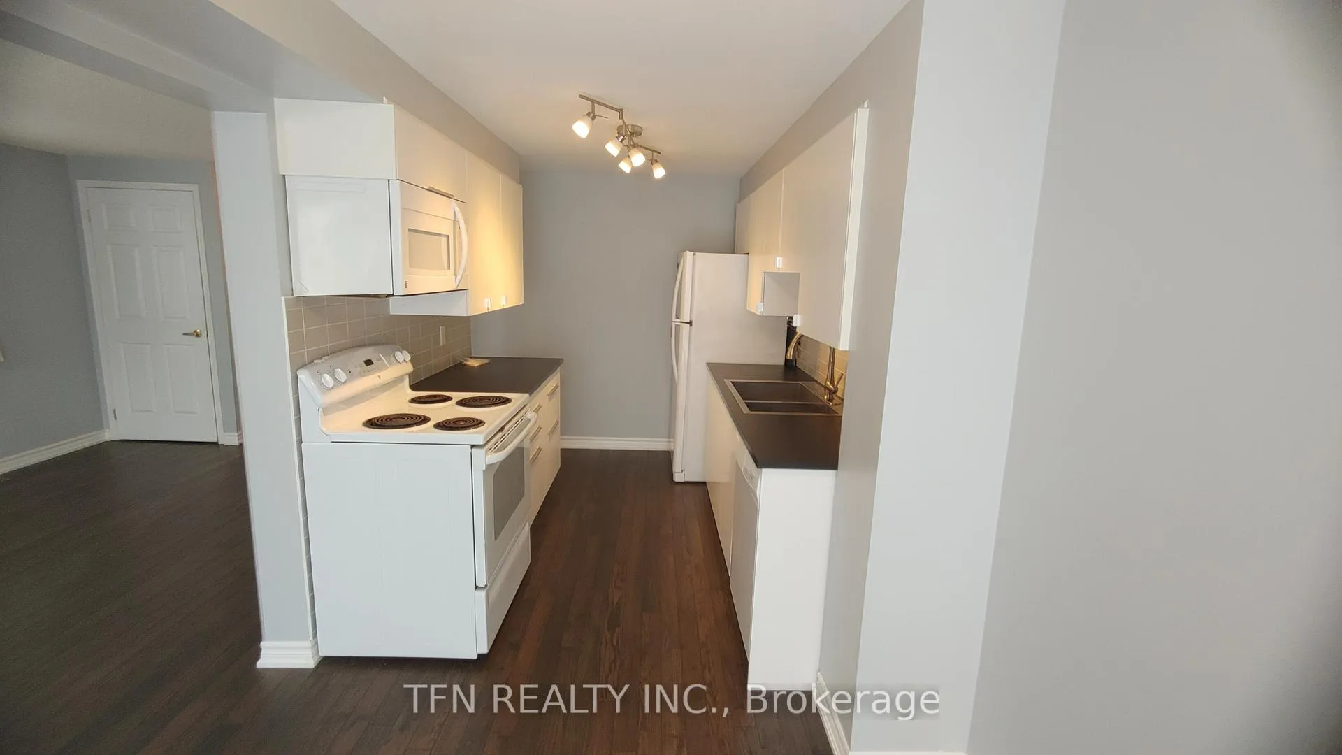 Photo 12 of 15 Srigley Street, Barrie, Holly — HOMEH