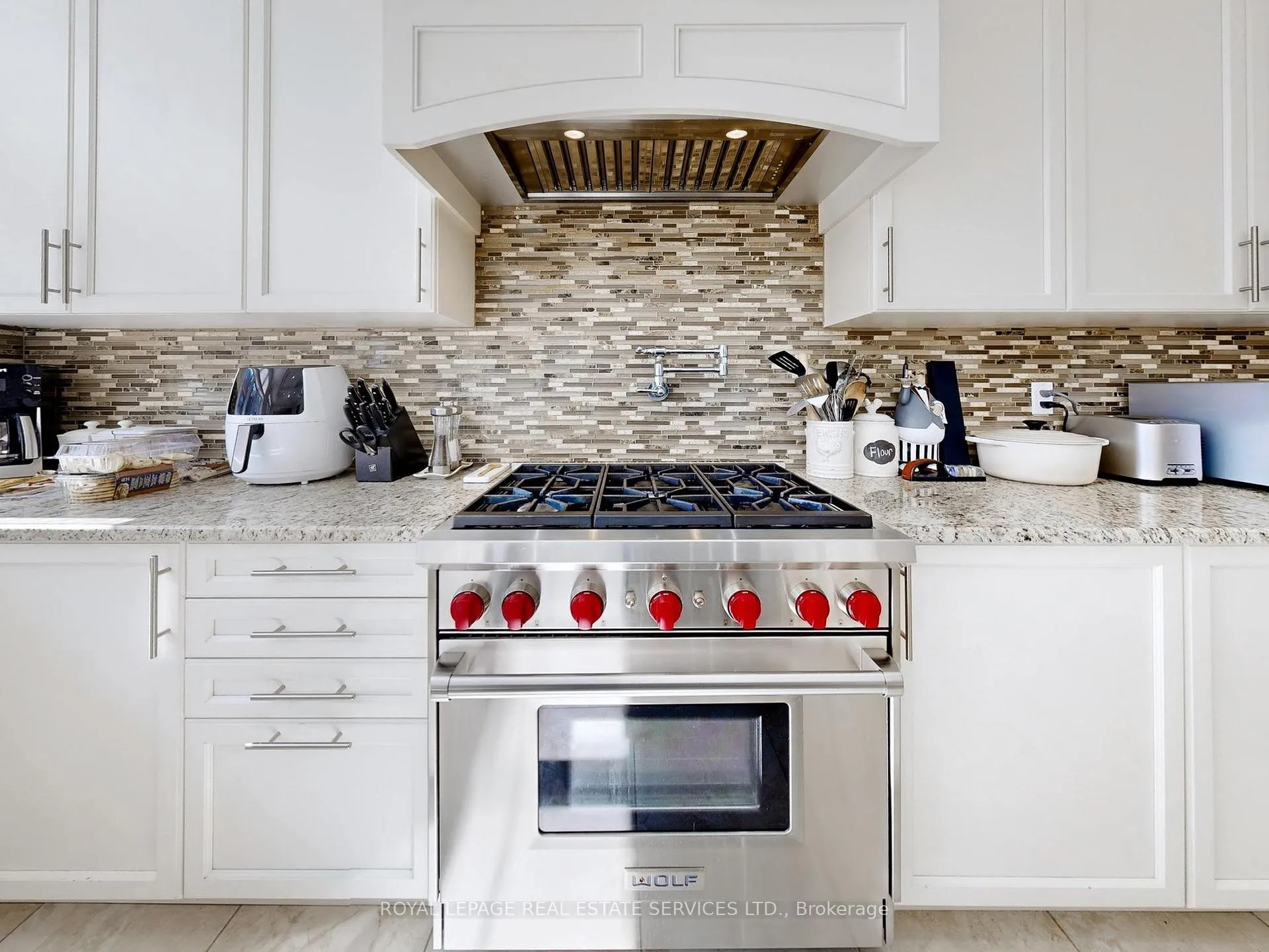 Photo 9 of 46 Baldry Avenue, Vaughan, Patterson — HOMEH