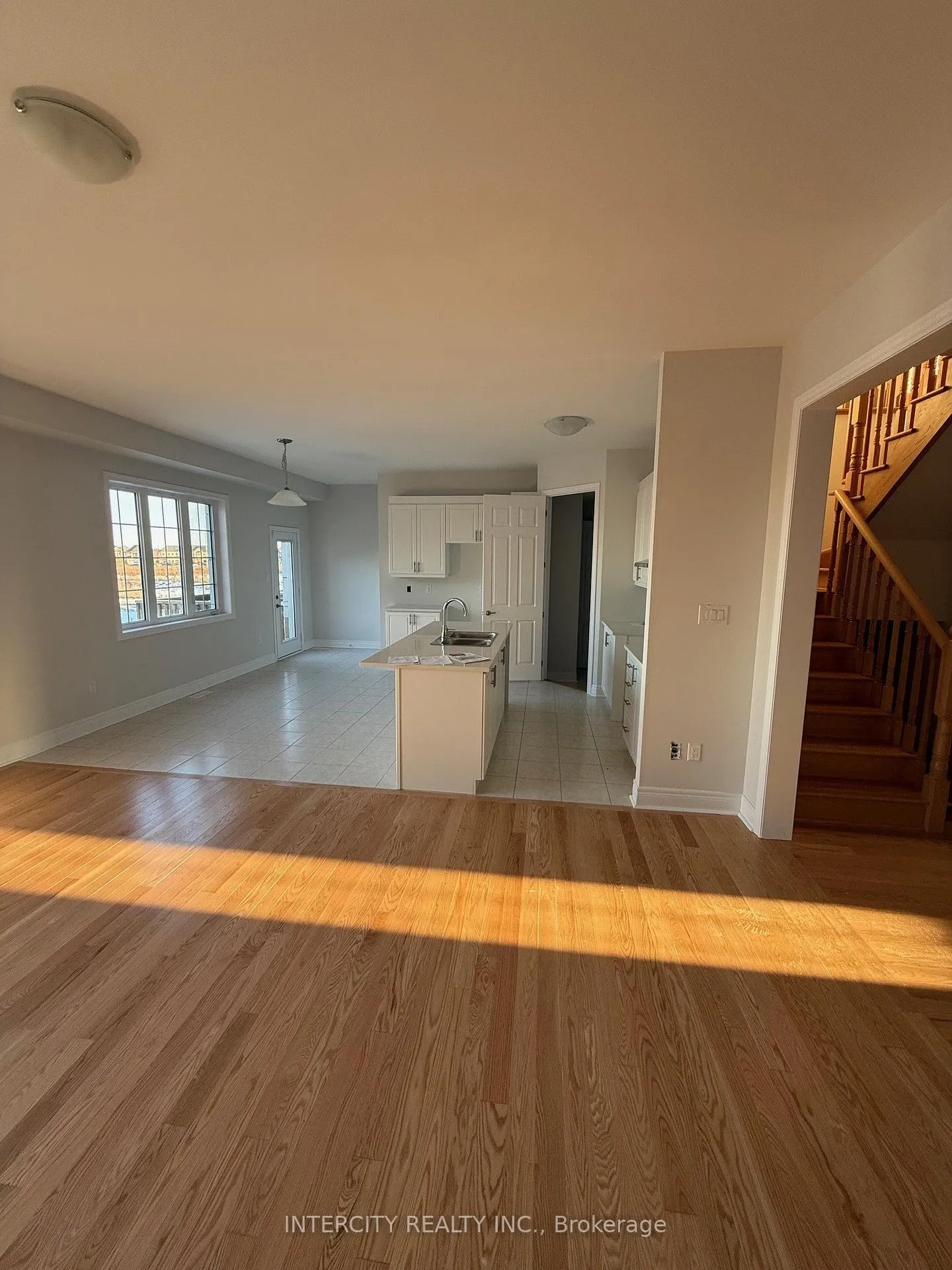 Photo 2 of 6 Keyworth Crescent, Brampton, Sandringham-Wellington North — HOMEH